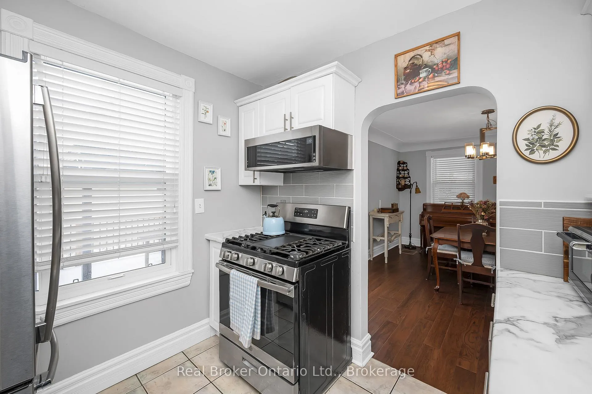 Photo 10 of 15 Maple Avenue, Hamilton, Stoney Creek — HOMEH