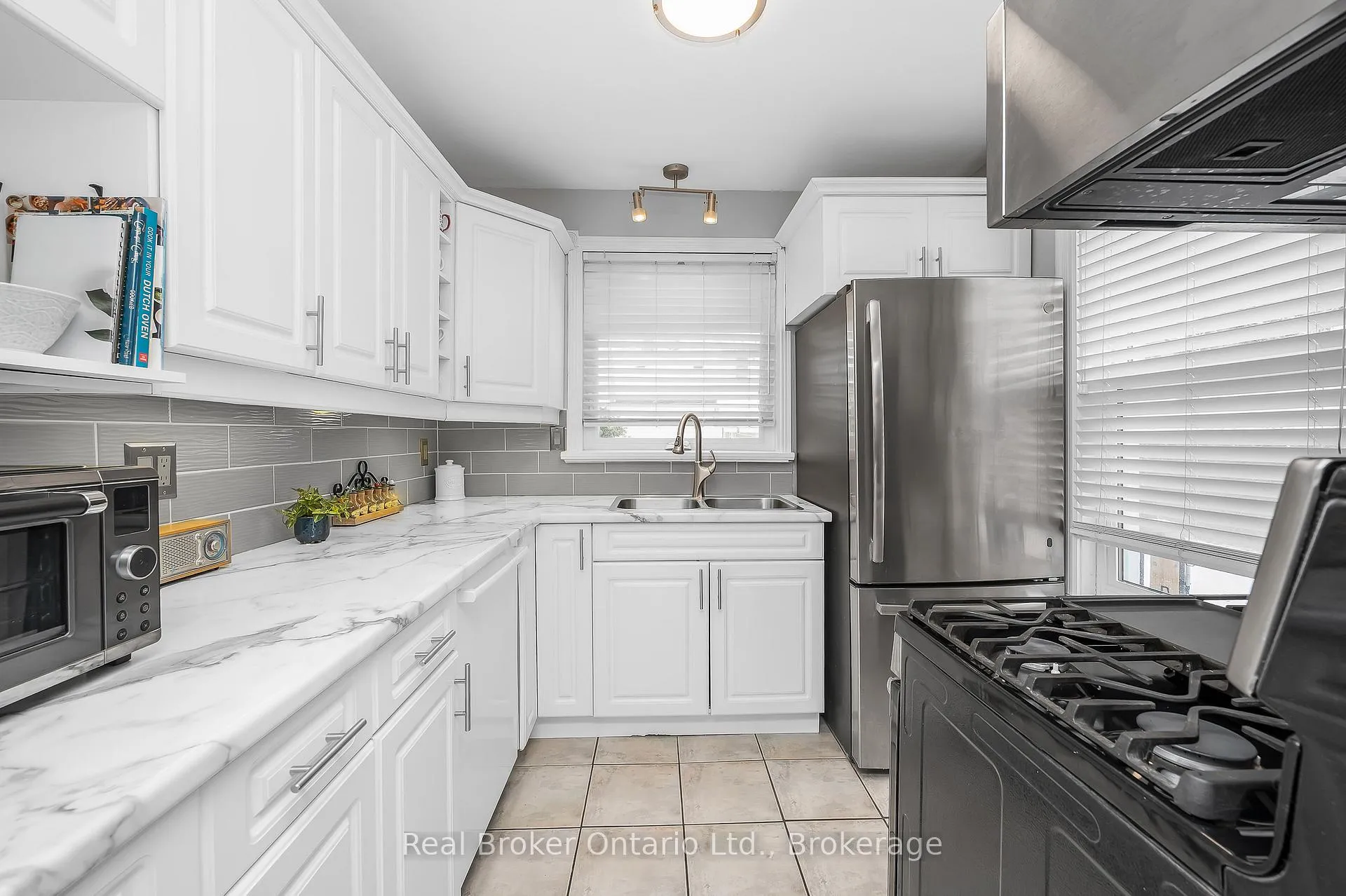 Photo 11 of 15 Maple Avenue, Hamilton, Stoney Creek — HOMEH