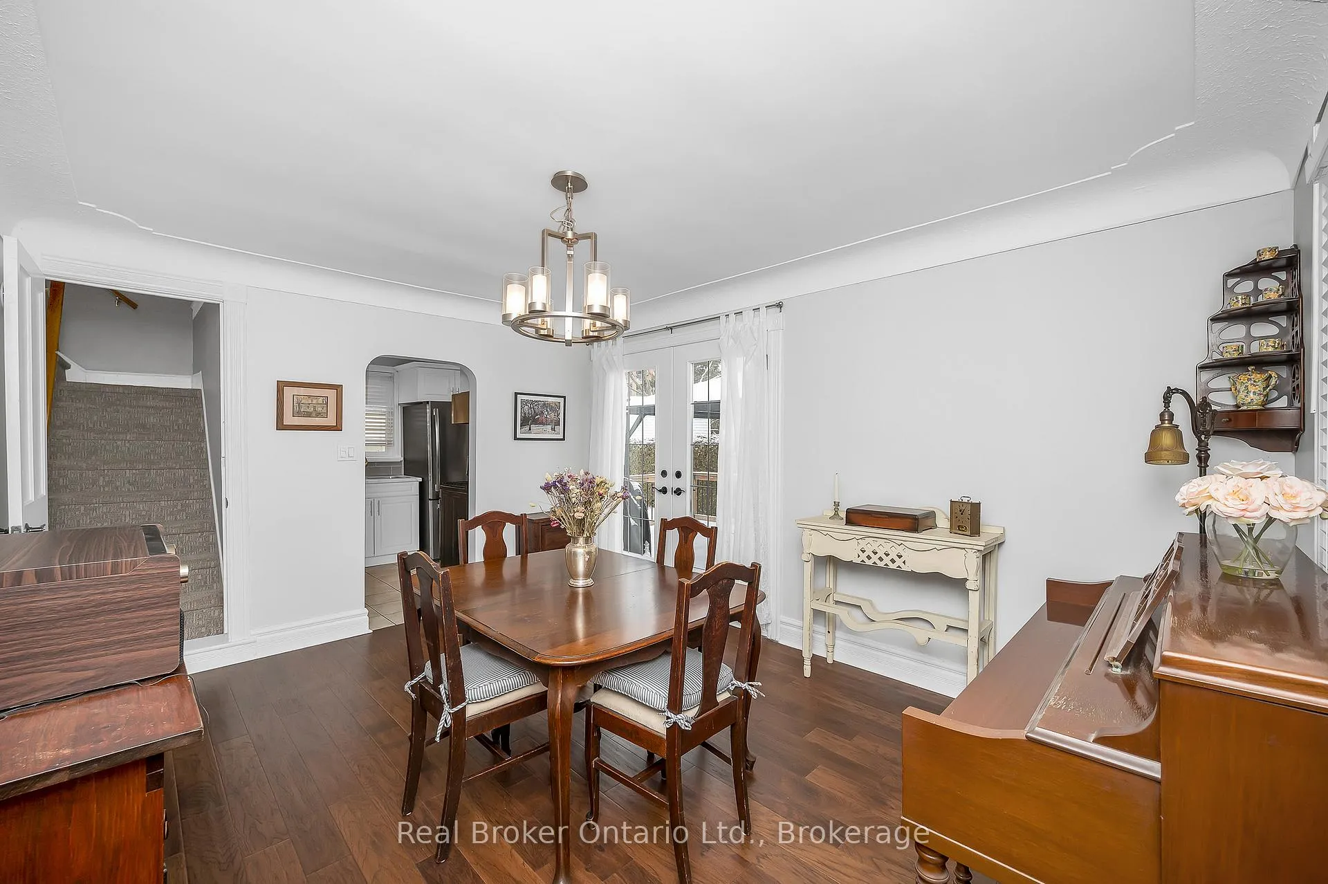 Photo 13 of 15 Maple Avenue, Hamilton, Stoney Creek — HOMEH