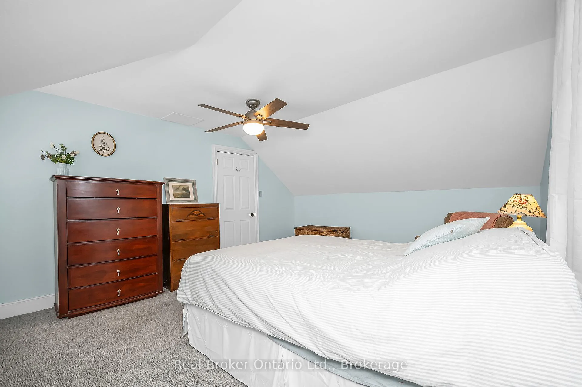 Photo 16 of 15 Maple Avenue, Hamilton, Stoney Creek — HOMEH
