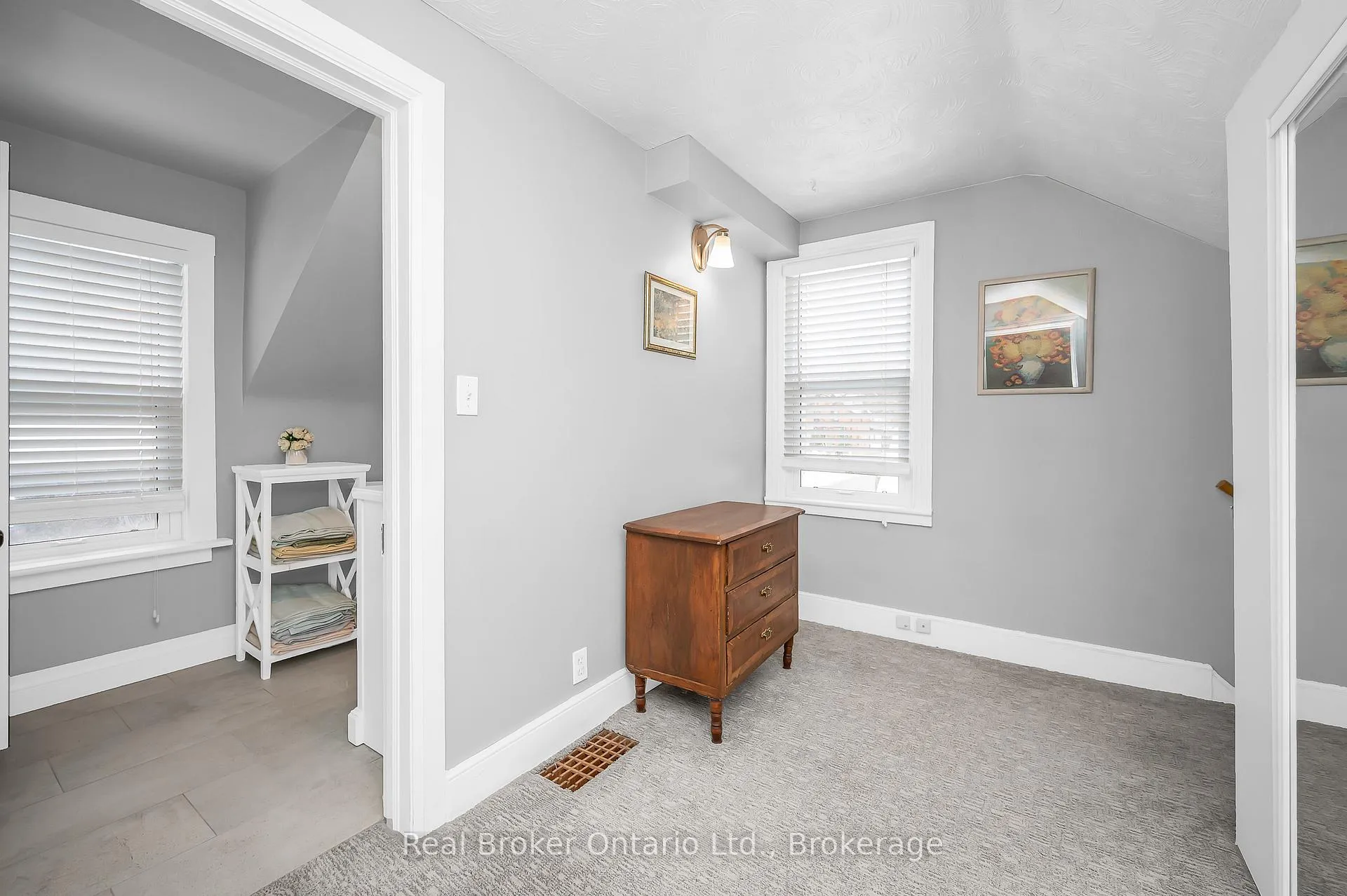 Photo 17 of 15 Maple Avenue, Hamilton, Stoney Creek — HOMEH