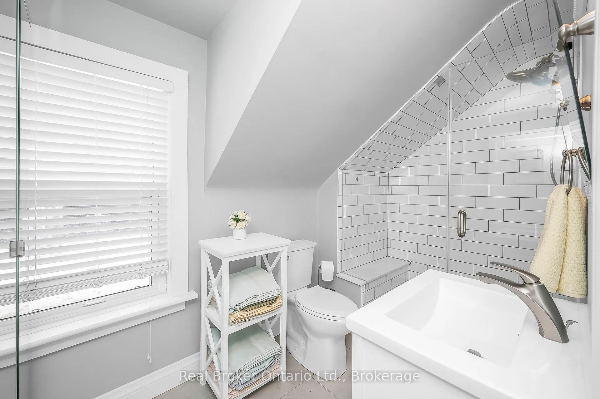 Photo 18 of 15 Maple Avenue, Hamilton, Stoney Creek — HOMEH