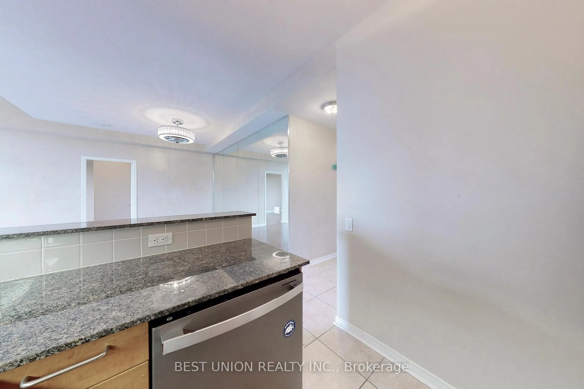 Photo 15 of Unit 512, 485 Rosewell Avenue, Toronto, Lawrence Park South — HOMEH