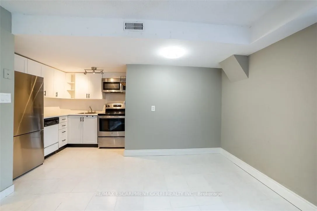 Photo 11 of Unit 302, 400 York Boulevard, Hamilton, Strathcona — HOMEH