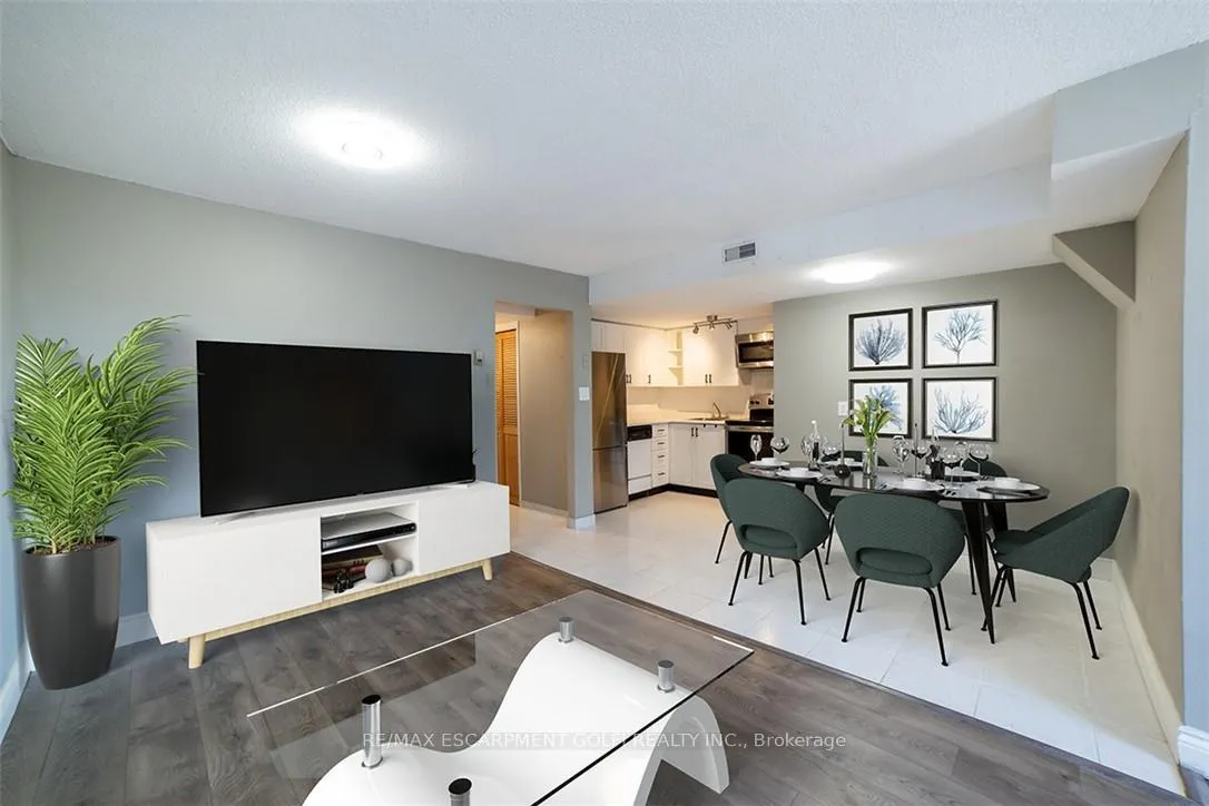 Photo 12 of Unit 302, 400 York Boulevard, Hamilton, Strathcona — HOMEH