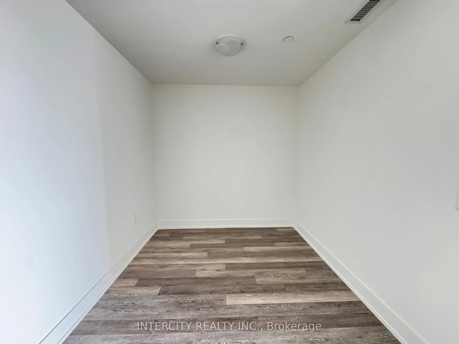 Photo 2 of Unit 245, 2075 King Road, King, King City — HOMEH