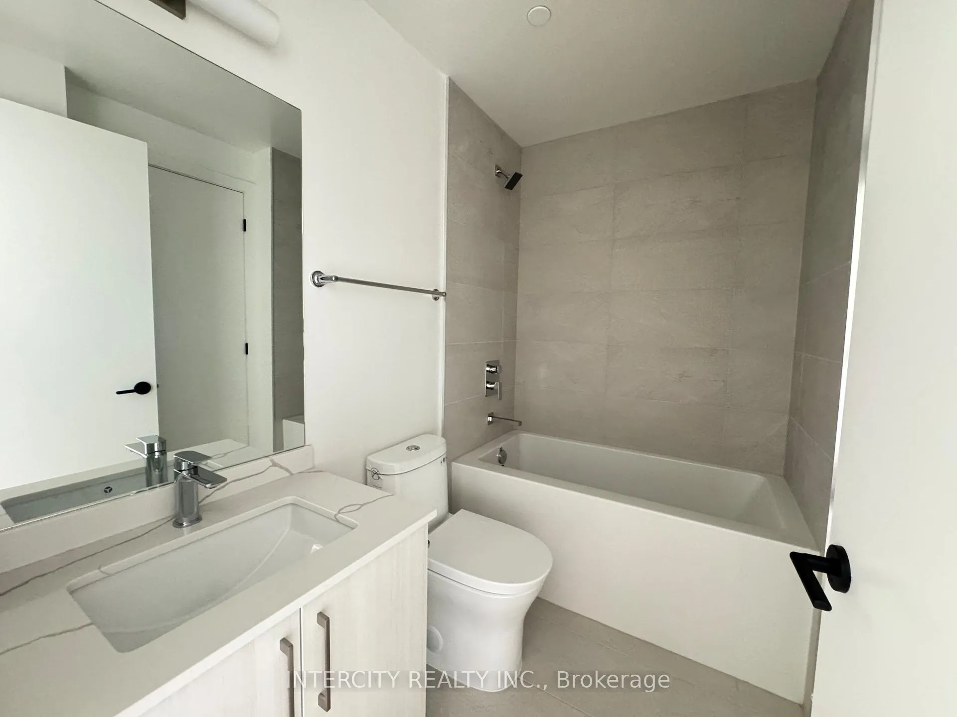 Photo 3 of Unit 245, 2075 King Road, King, King City — HOMEH