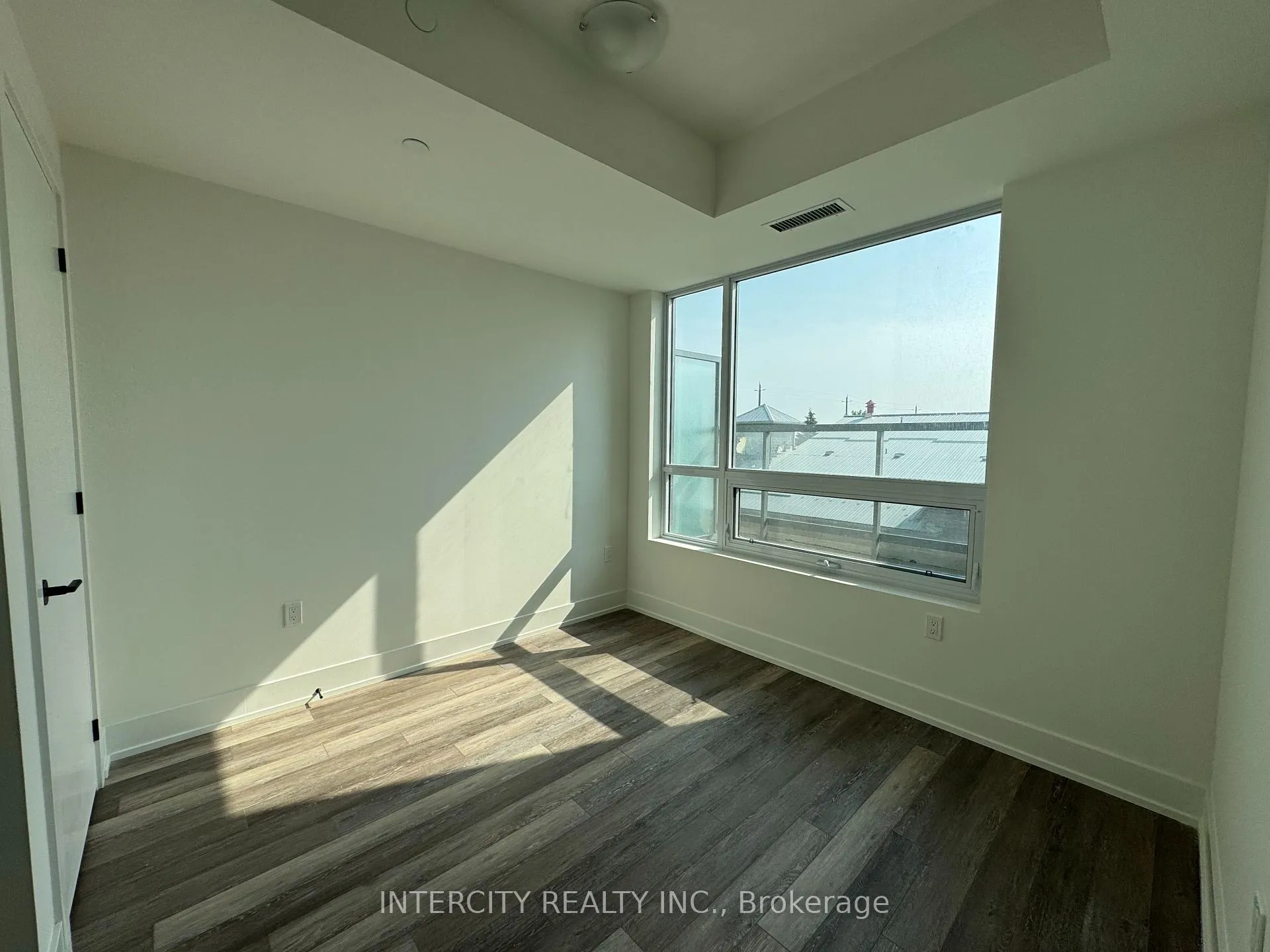 Photo 8 of Unit 245, 2075 King Road, King, King City — HOMEH