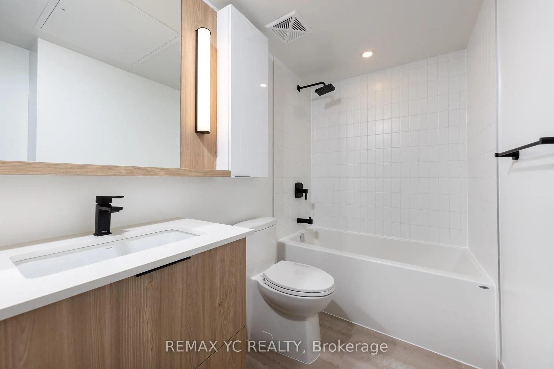 Photo 3 of Unit 2207, 5 Defries Street, Toronto, Regent Park — HOMEH