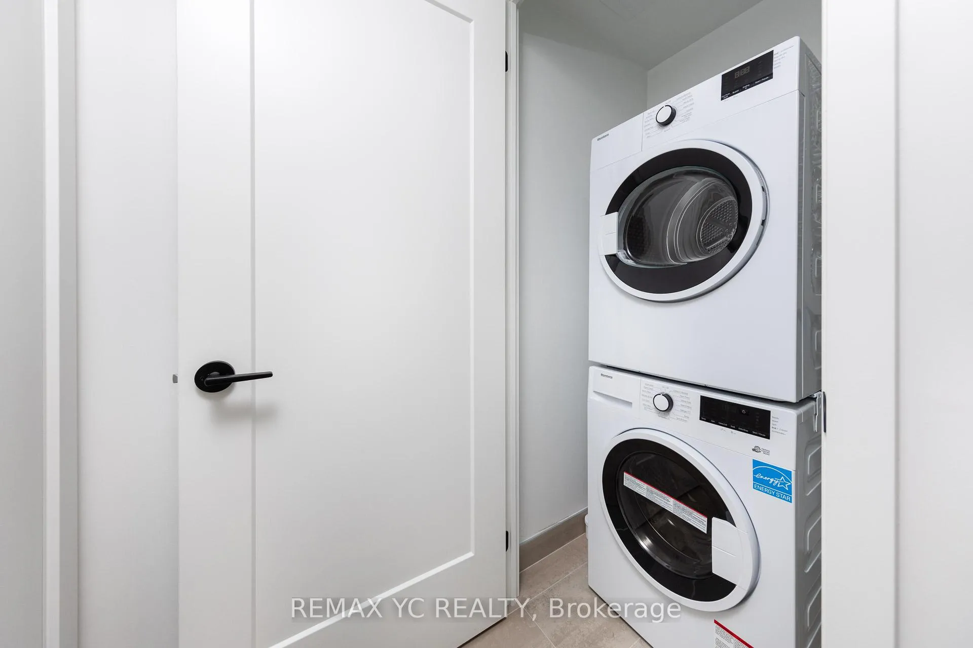 Photo 4 of Unit 2207, 5 Defries Street, Toronto, Regent Park — HOMEH