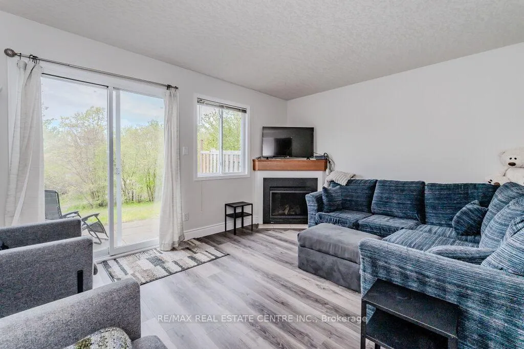 Photo 3 of Unit 7, 601 Columbia Forest Boulevard, Waterloo — HOMEH