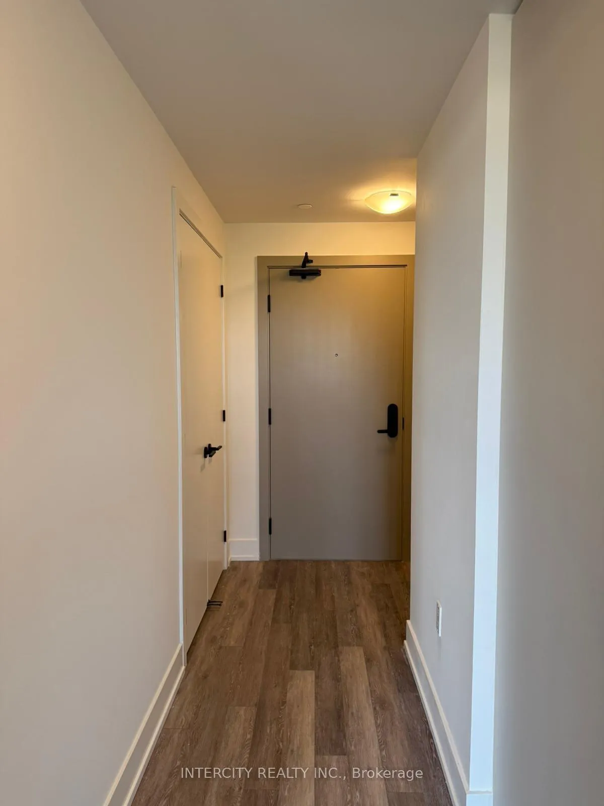 Photo 9 of Unit 422, 2075 King Road, King, King City — HOMEH