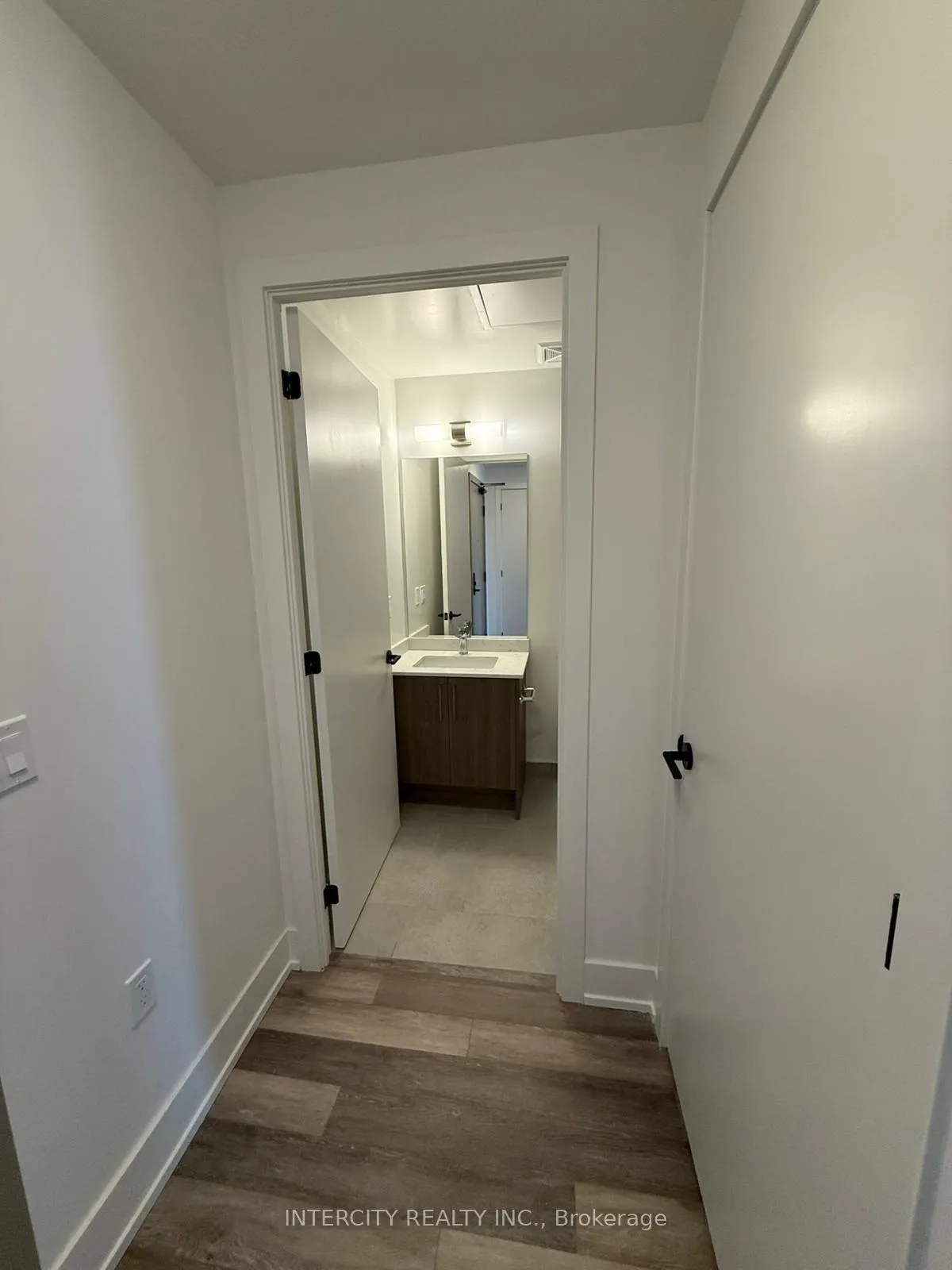 Photo 11 of Unit 422, 2075 King Road, King, King City — HOMEH