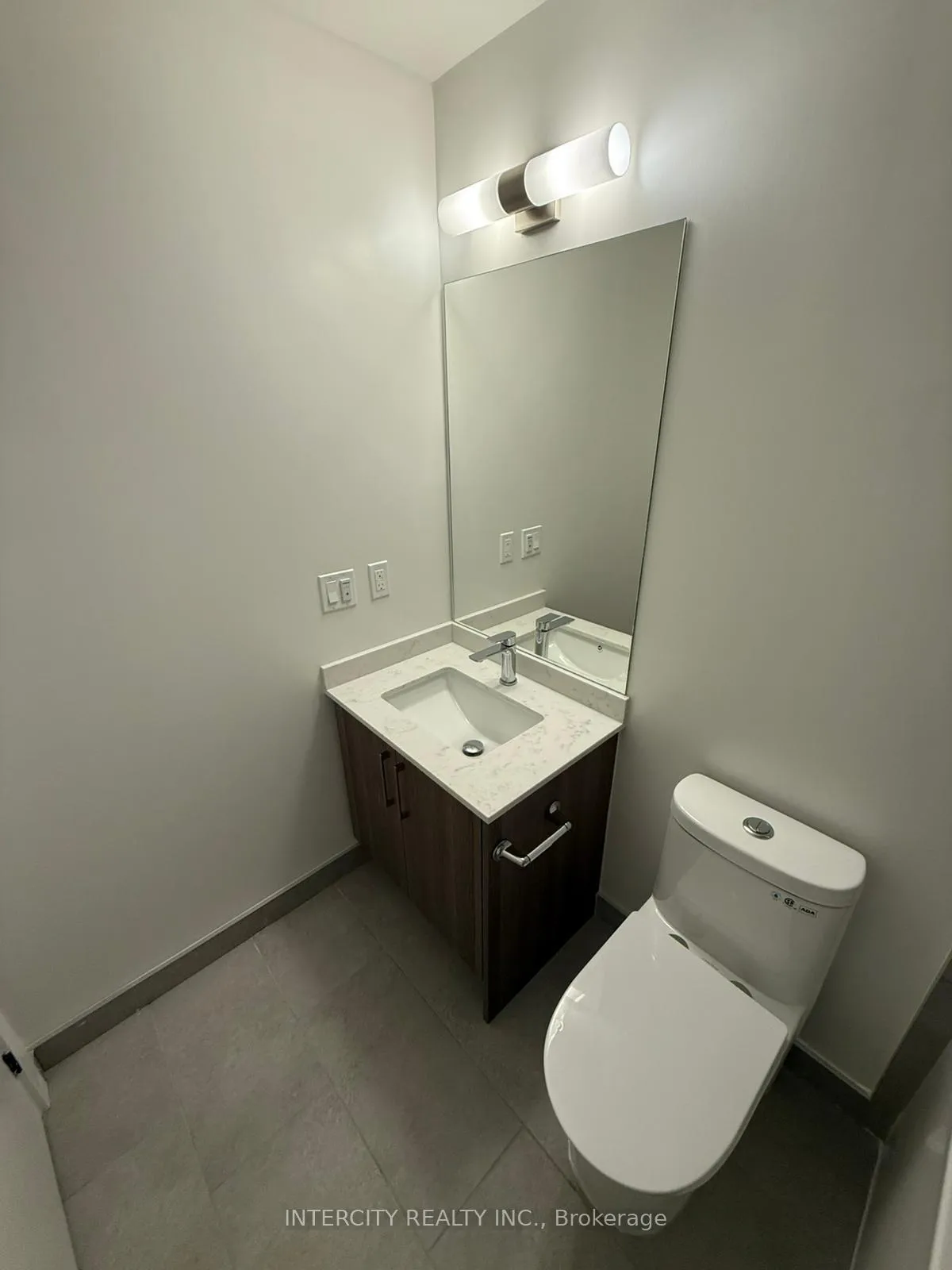Photo 13 of Unit 422, 2075 King Road, King, King City — HOMEH