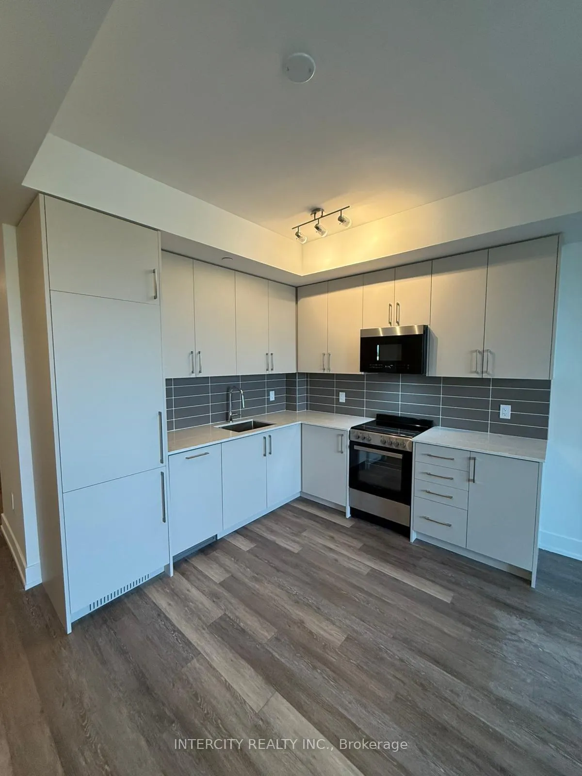 Photo 18 of Unit 422, 2075 King Road, King, King City — HOMEH