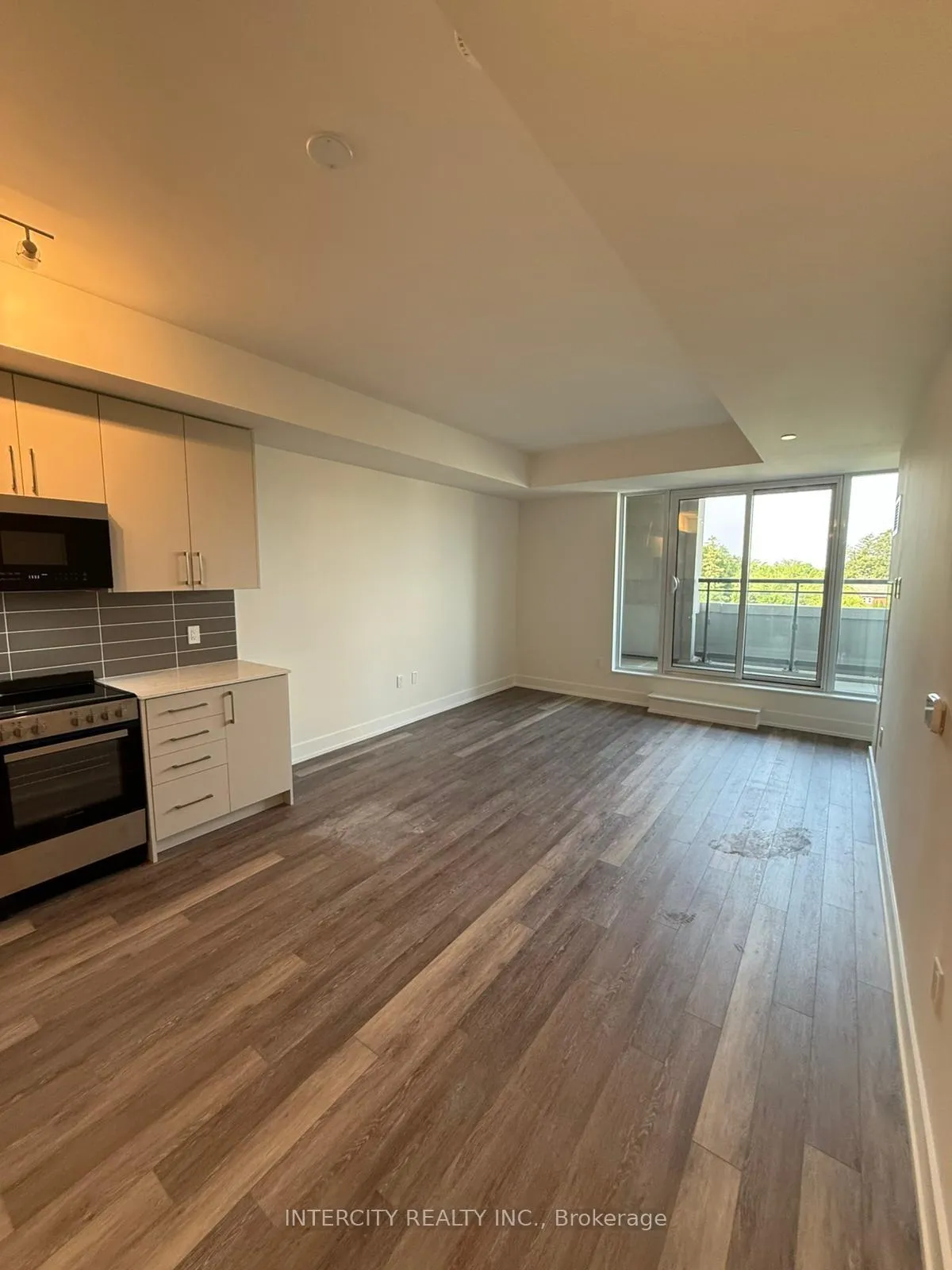 Photo 19 of Unit 422, 2075 King Road, King, King City — HOMEH