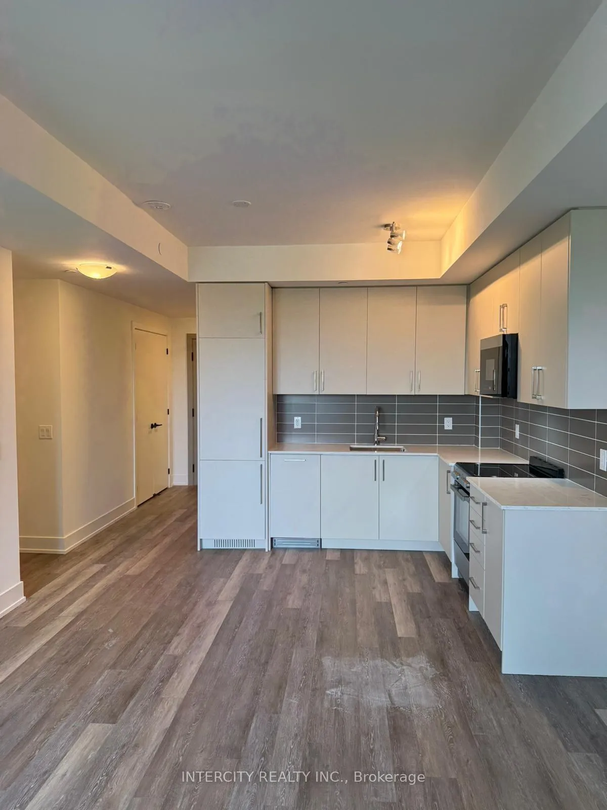 Photo 20 of Unit 422, 2075 King Road, King, King City — HOMEH
