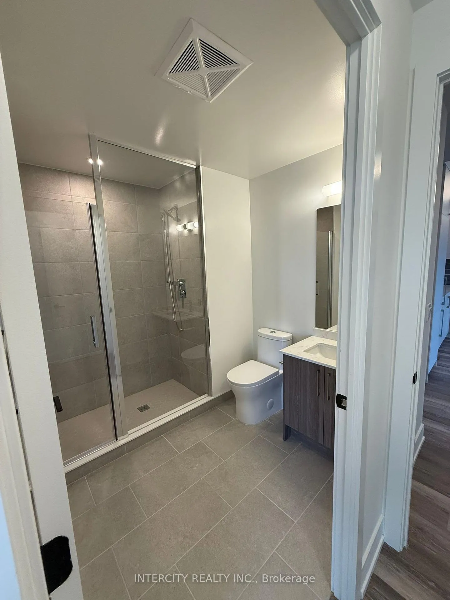Photo 25 of Unit 422, 2075 King Road, King, King City — HOMEH