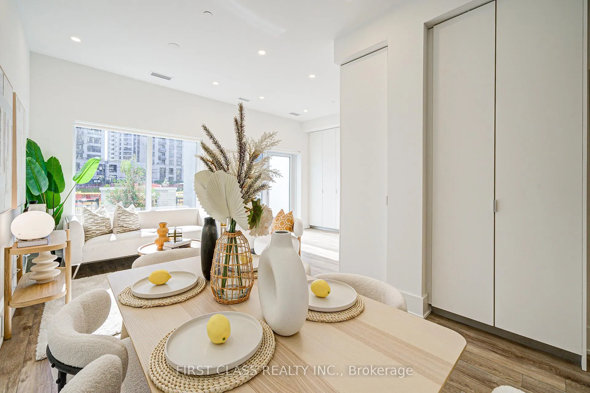 Photo 4 of Unit 123W, 8 Cedarland Drive, Markham, Unionville — HOMEH