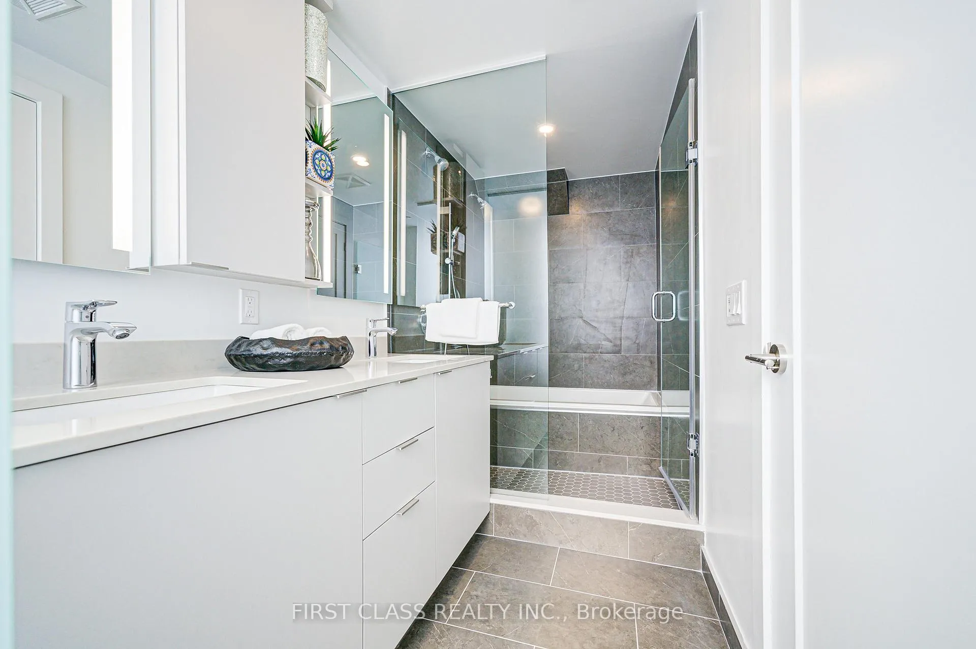 Photo 31 of Unit 123W, 8 Cedarland Drive, Markham, Unionville — HOMEH