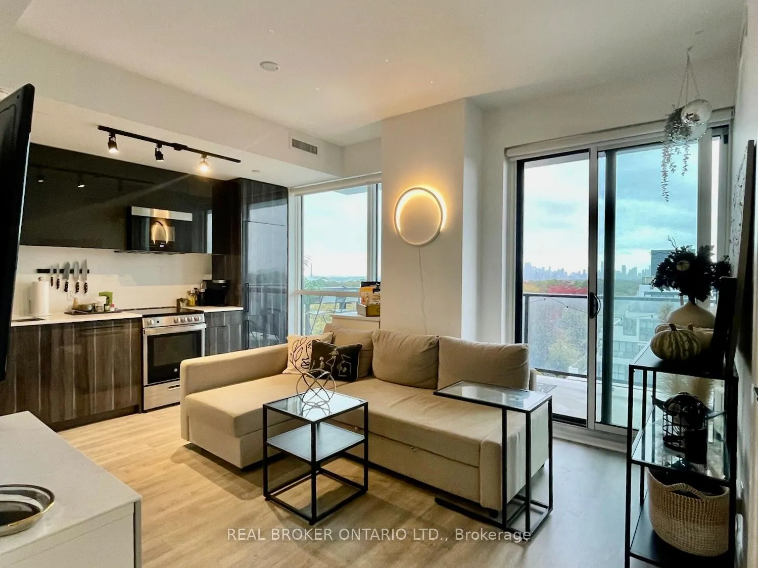 Photo 2 of Unit 903, 2369 Danforth Avenue, Toronto, East End-Danforth — HOMEH