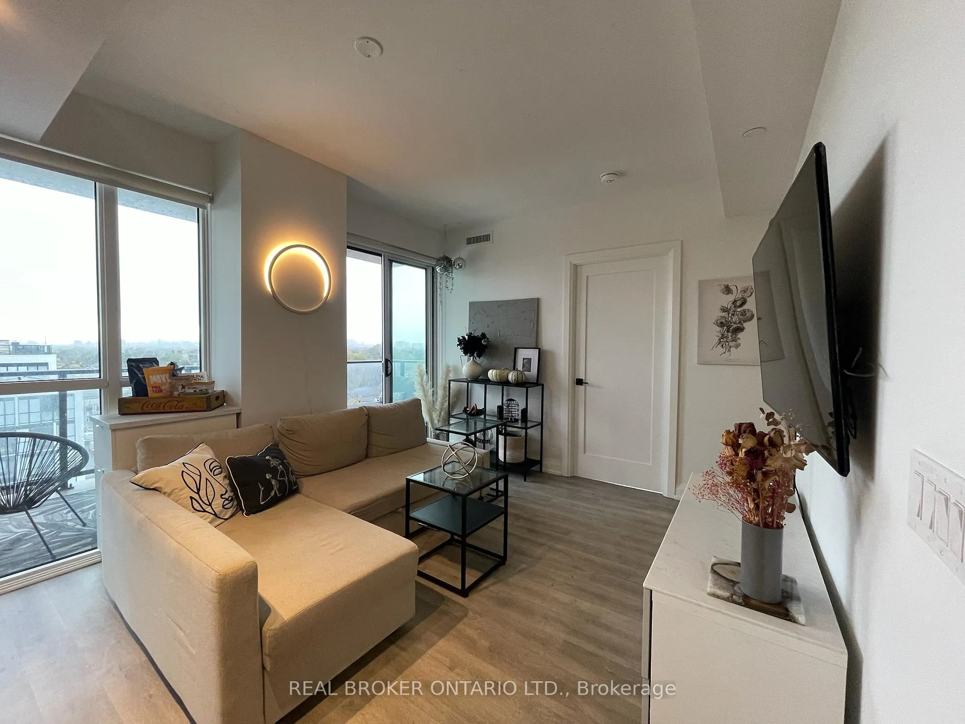 Photo 5 of Unit 903, 2369 Danforth Avenue, Toronto, East End-Danforth — HOMEH