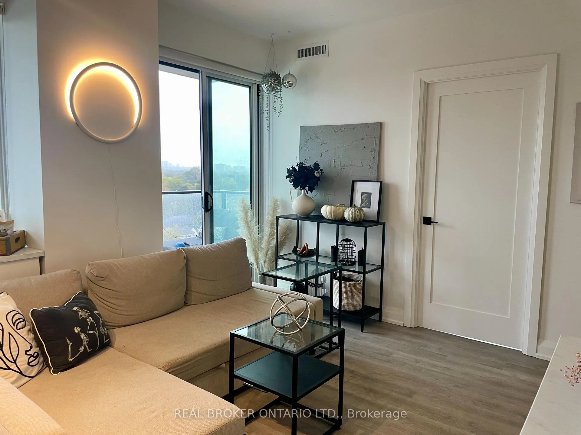 Photo 6 of Unit 903, 2369 Danforth Avenue, Toronto, East End-Danforth — HOMEH