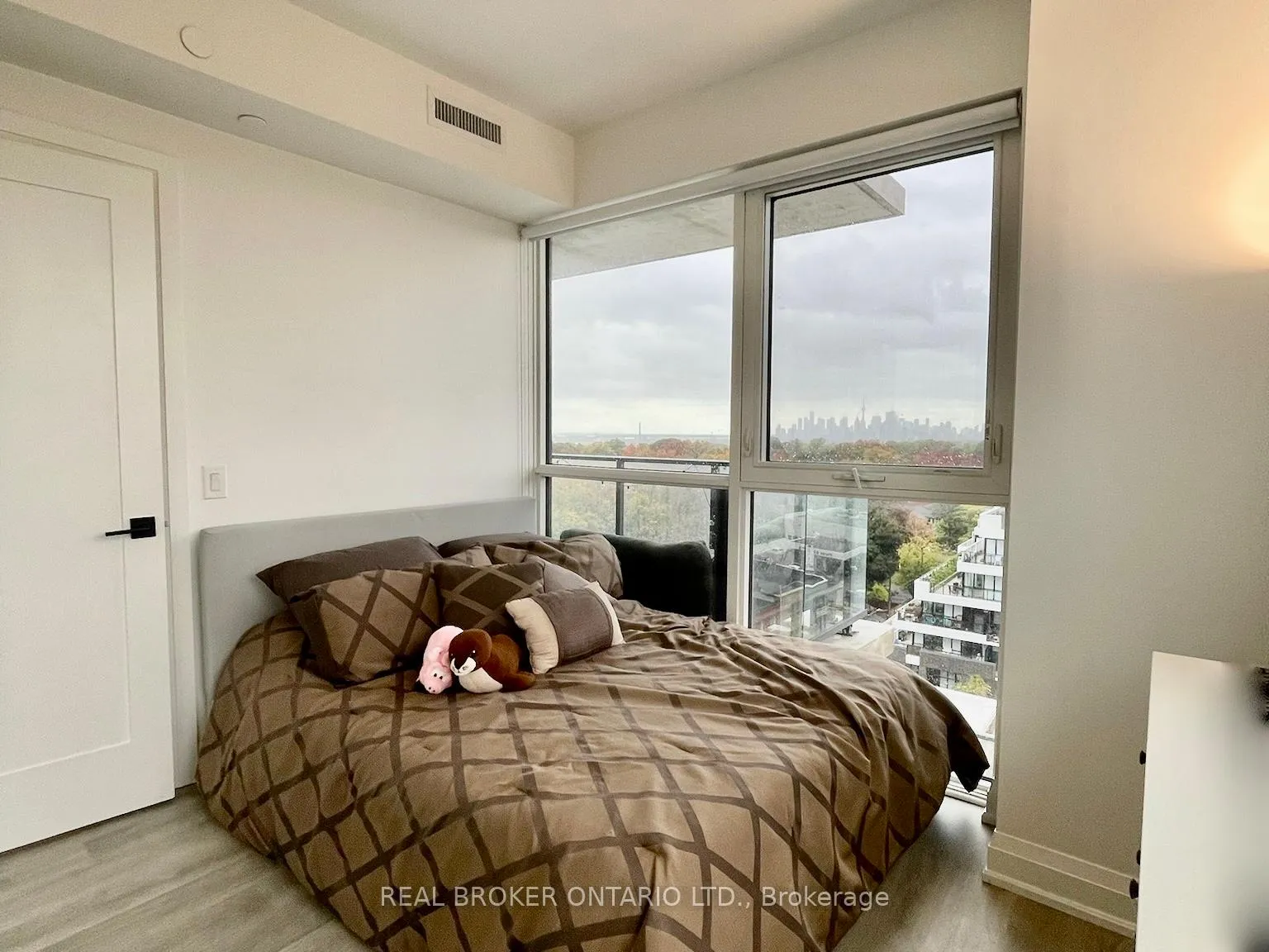 Photo 10 of Unit 903, 2369 Danforth Avenue, Toronto, East End-Danforth — HOMEH