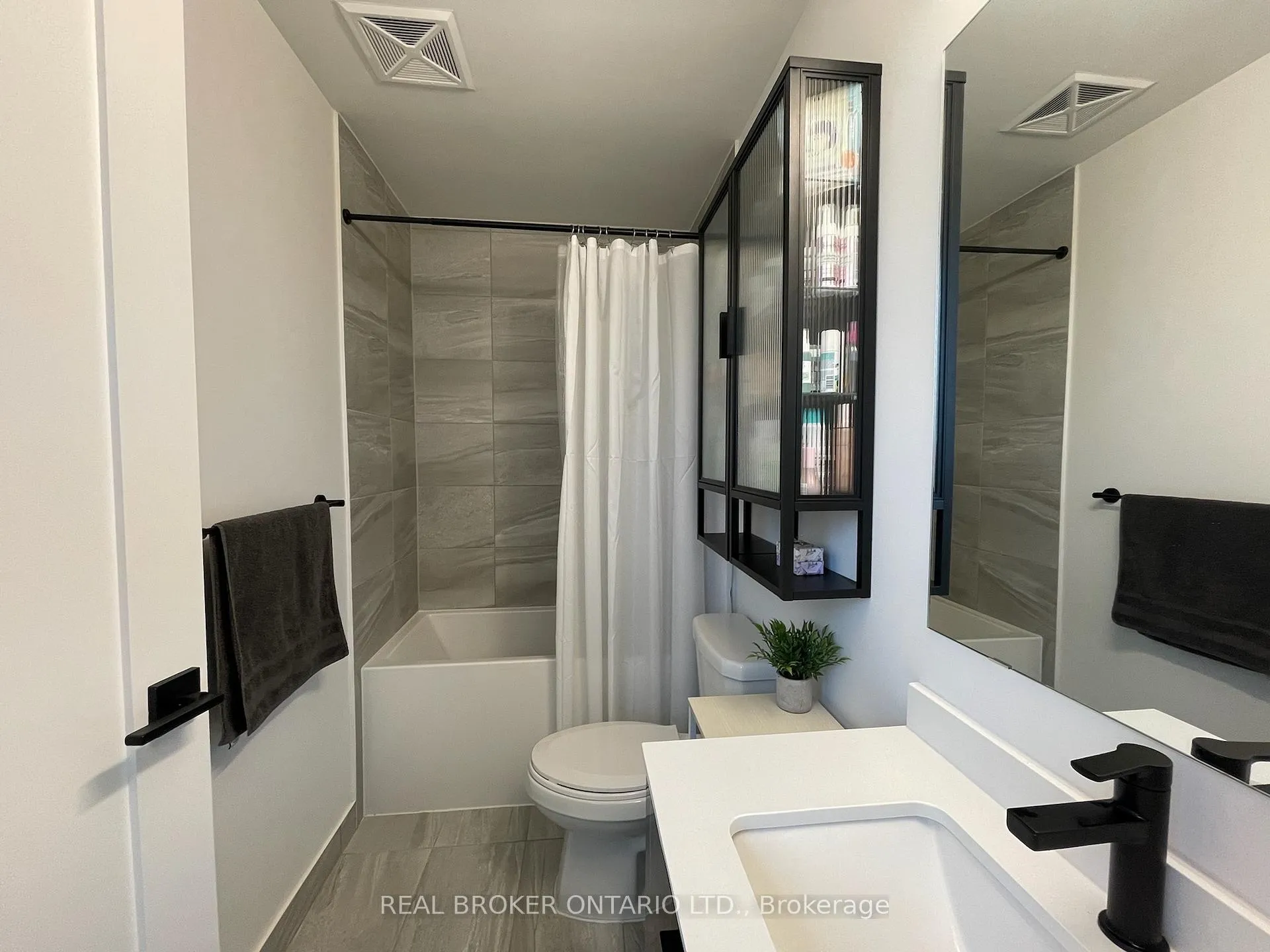 Photo 11 of Unit 903, 2369 Danforth Avenue, Toronto, East End-Danforth — HOMEH