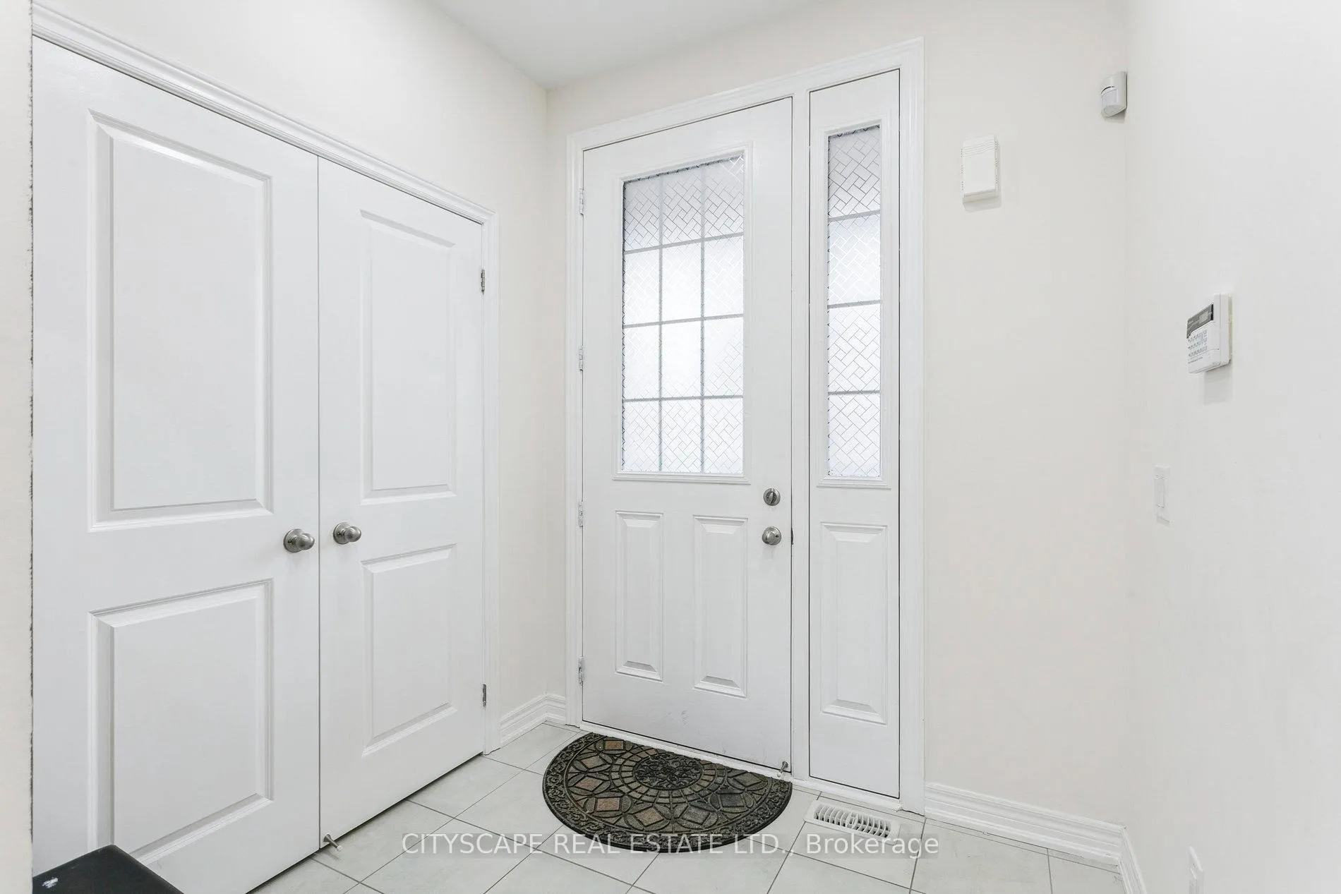 Photo 2 of 72 Finegan Circle, Brampton, Northwest Brampton — HOMEH