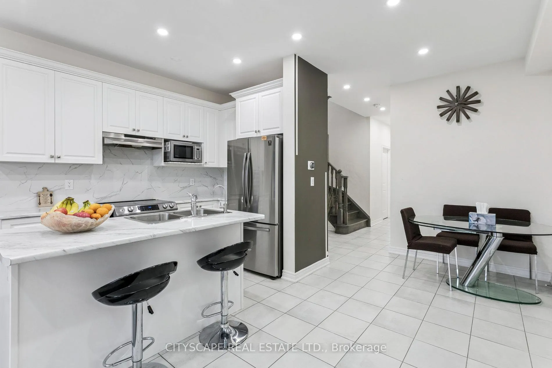 Photo 5 of 72 Finegan Circle, Brampton, Northwest Brampton — HOMEH
