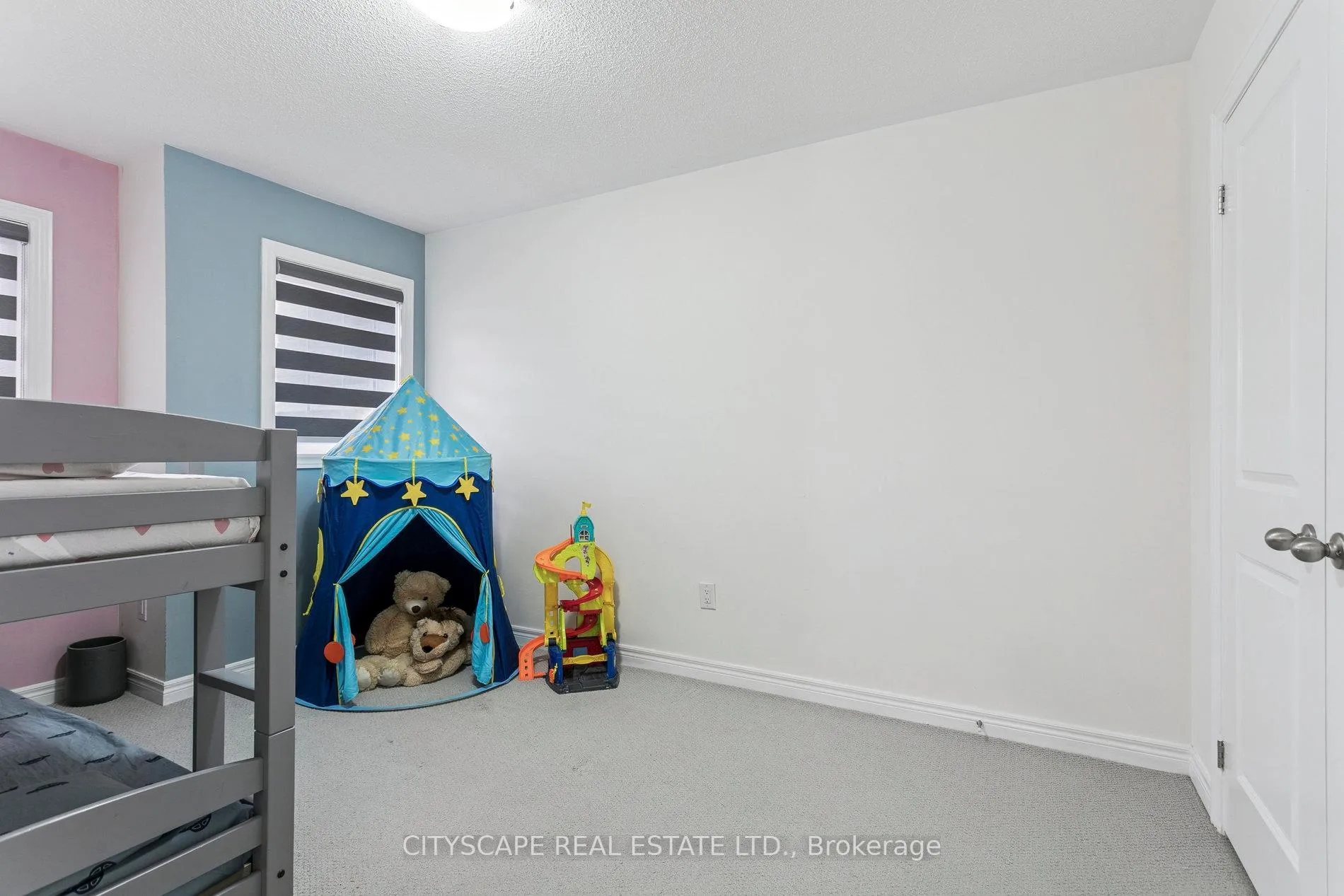 Photo 15 of 72 Finegan Circle, Brampton, Northwest Brampton — HOMEH