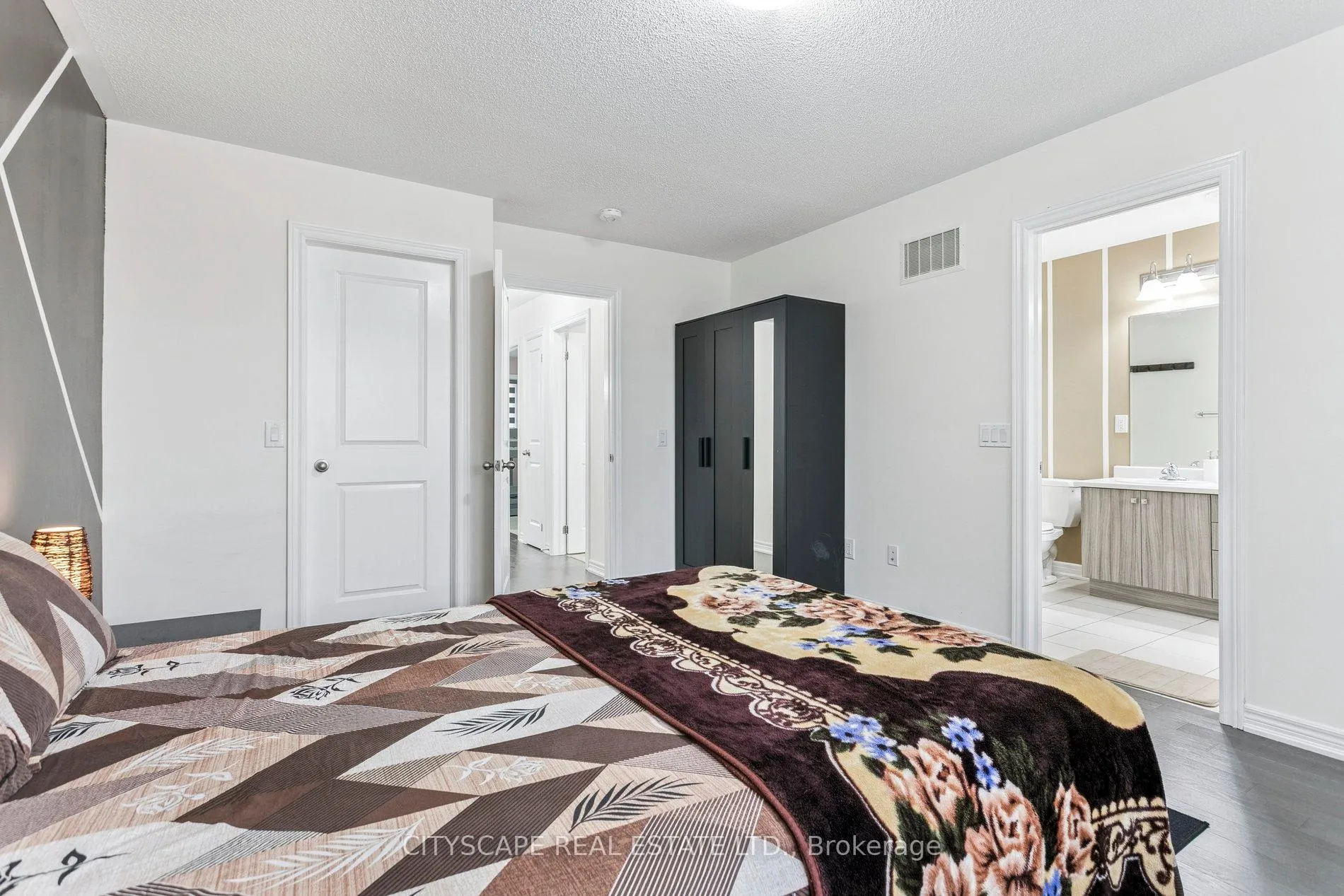 Photo 26 of 72 Finegan Circle, Brampton, Northwest Brampton — HOMEH