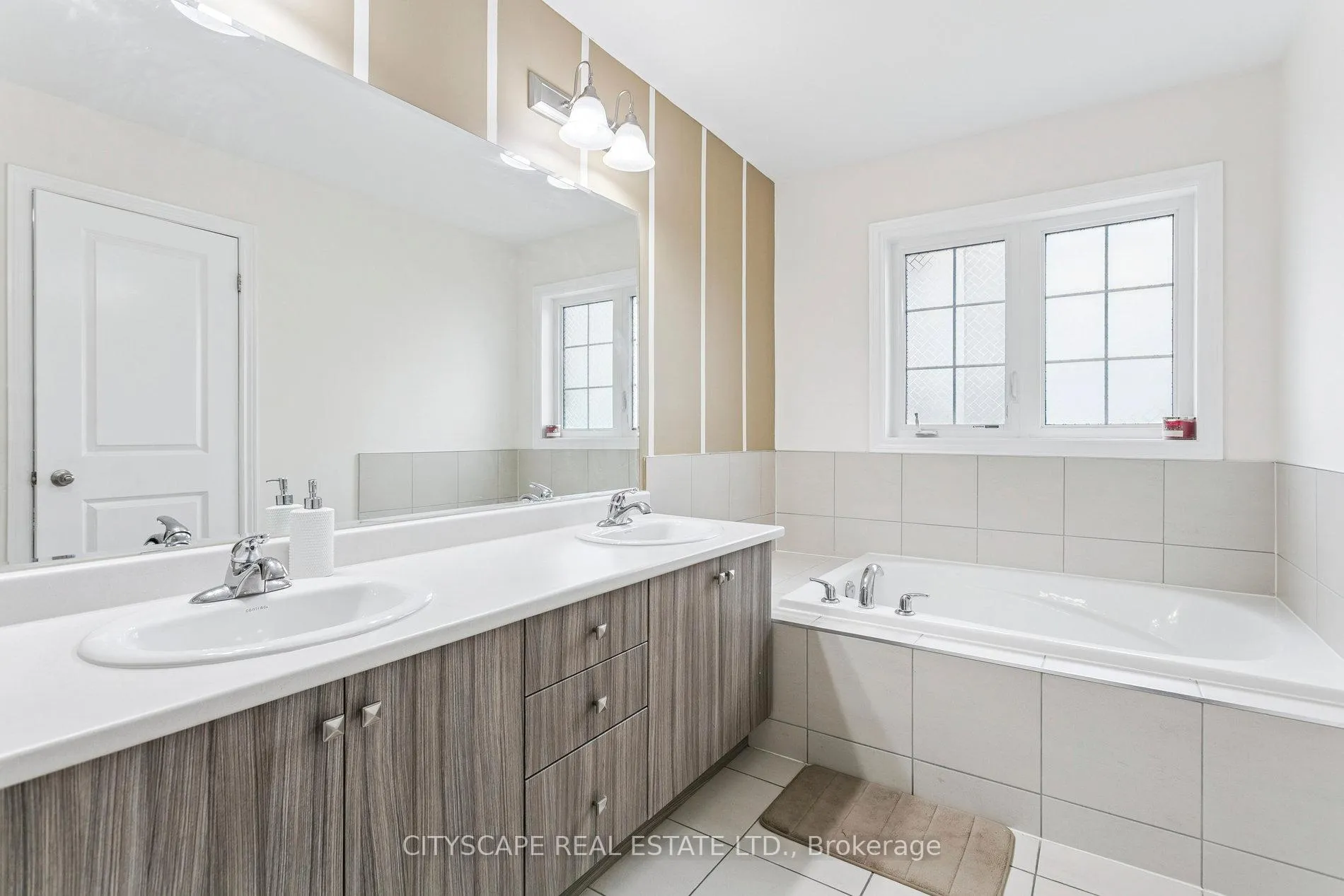 Photo 28 of 72 Finegan Circle, Brampton, Northwest Brampton — HOMEH