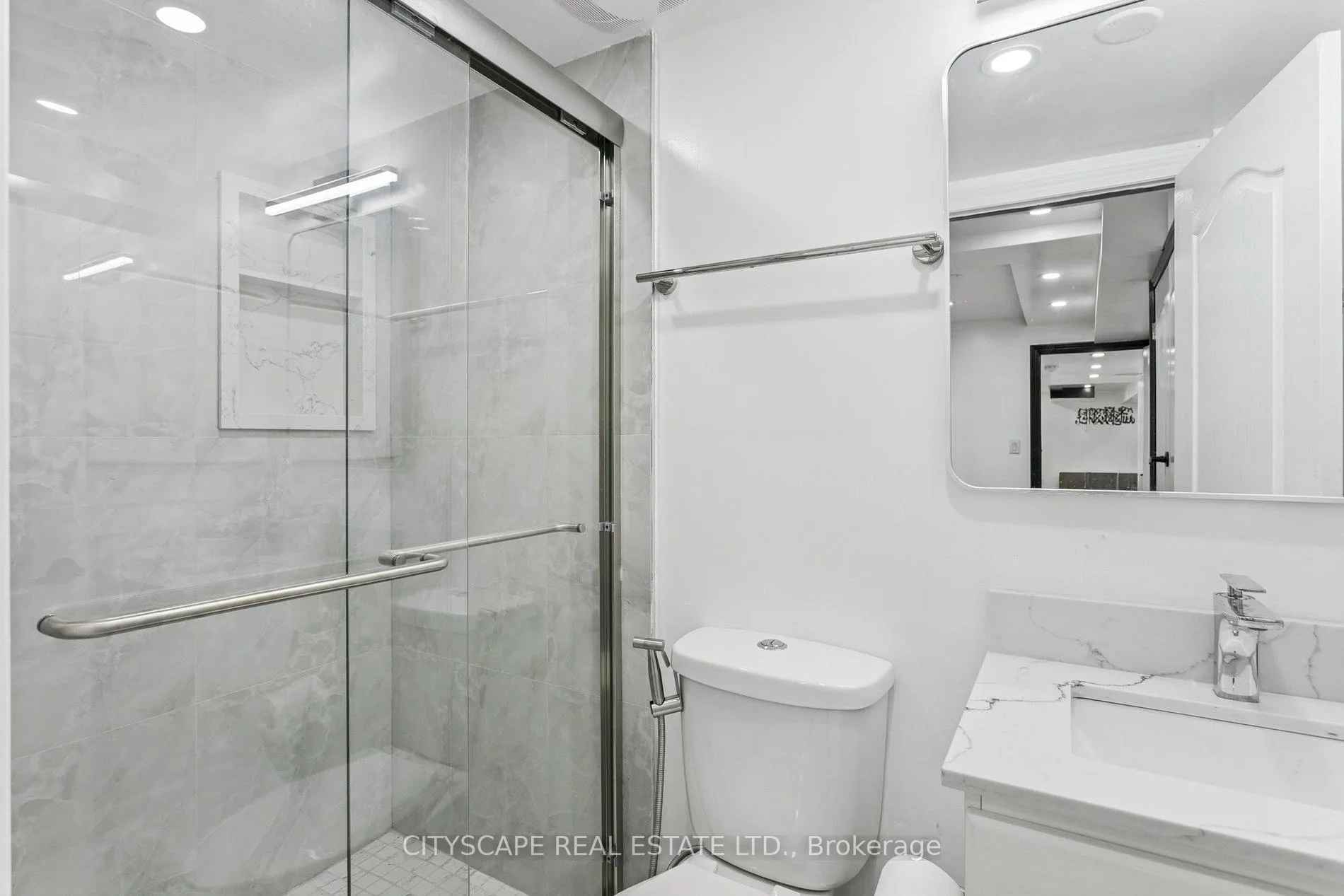 Photo 39 of 72 Finegan Circle, Brampton, Northwest Brampton — HOMEH