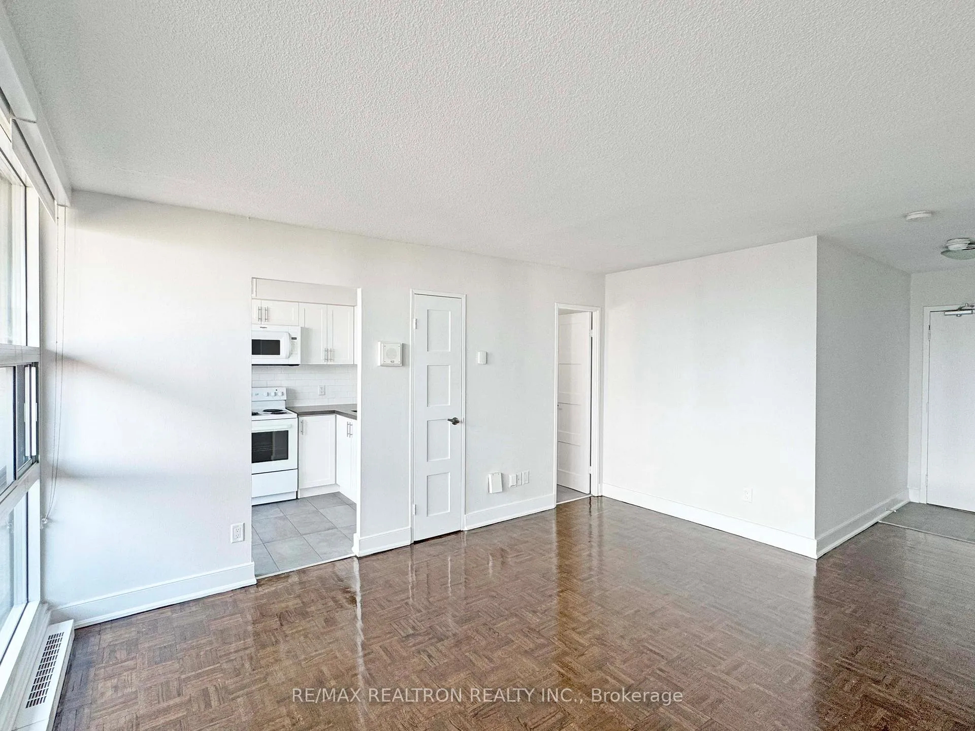 Photo 3 of Unit 2716, 33 Isabella Street, Toronto, Church-Yonge Corridor — HOMEH