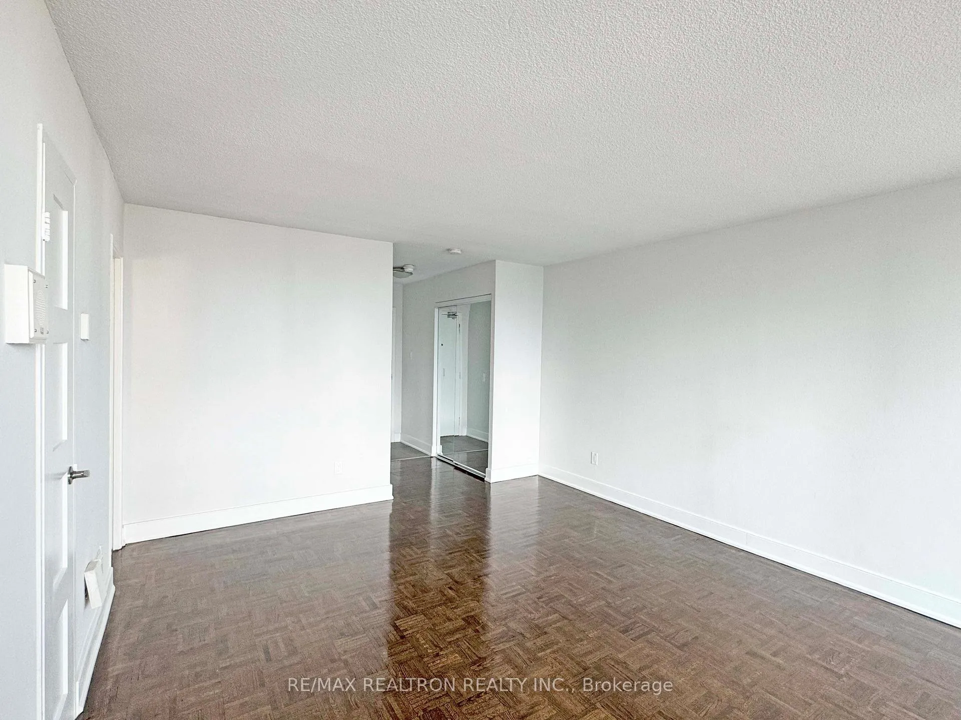 Photo 4 of Unit 2716, 33 Isabella Street, Toronto, Church-Yonge Corridor — HOMEH