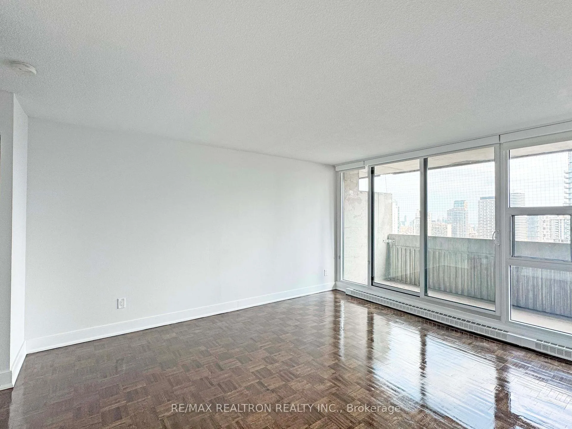 Photo 6 of Unit 2716, 33 Isabella Street, Toronto, Church-Yonge Corridor — HOMEH