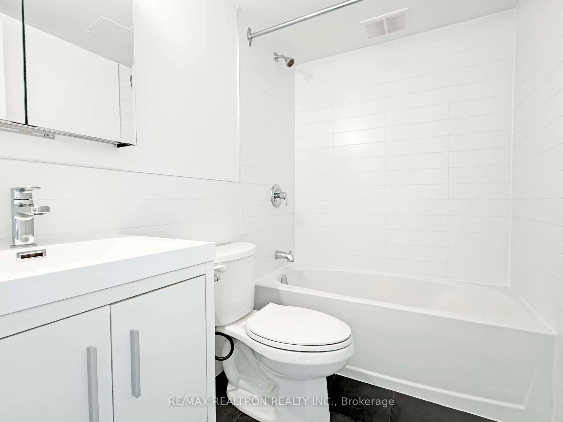 Photo 7 of Unit 2716, 33 Isabella Street, Toronto, Church-Yonge Corridor — HOMEH