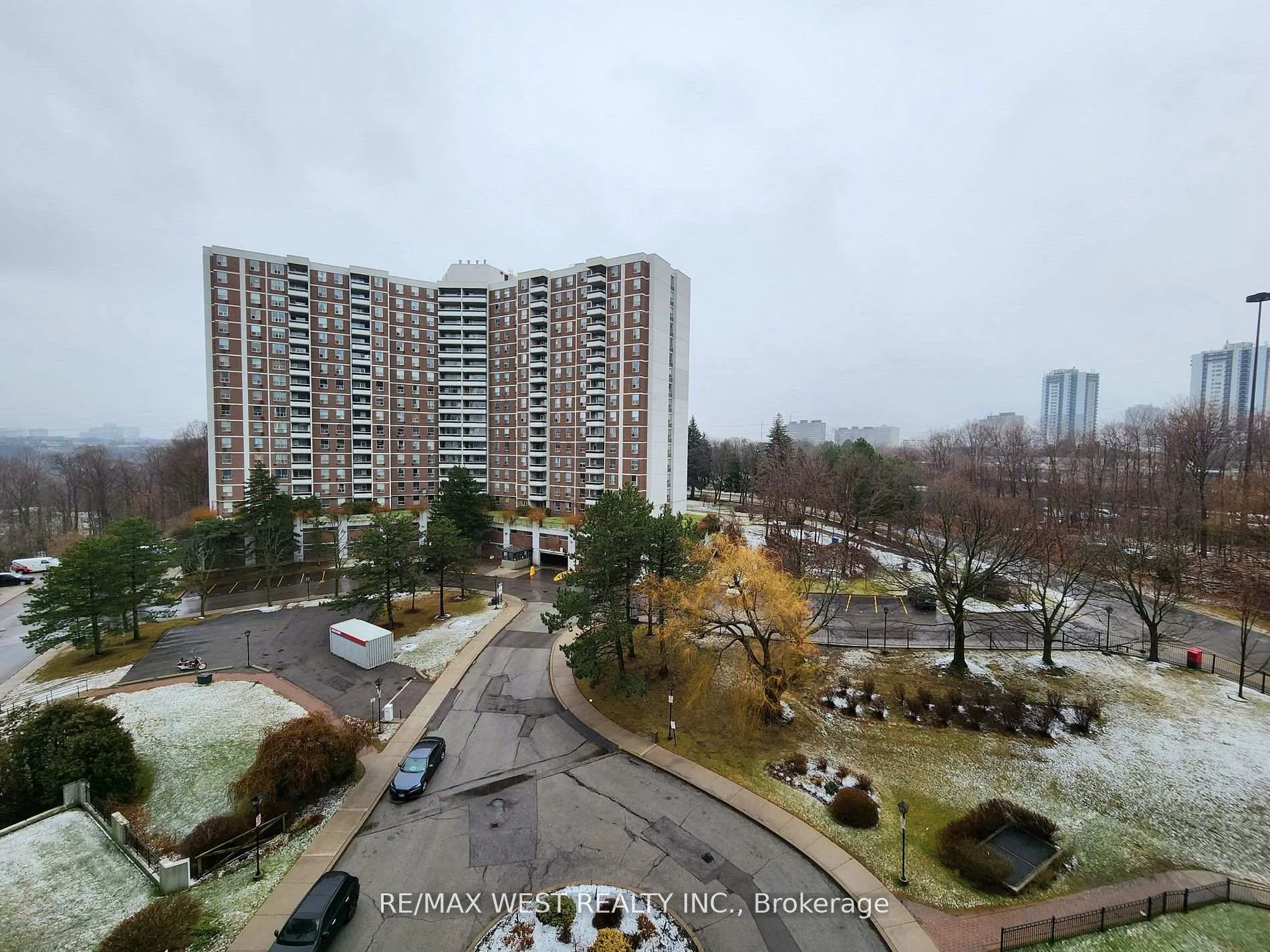 Photo 1 of Unit 1006, 10 Edgecliff Golfway, Toronto, Flemingdon Park — HOMEH