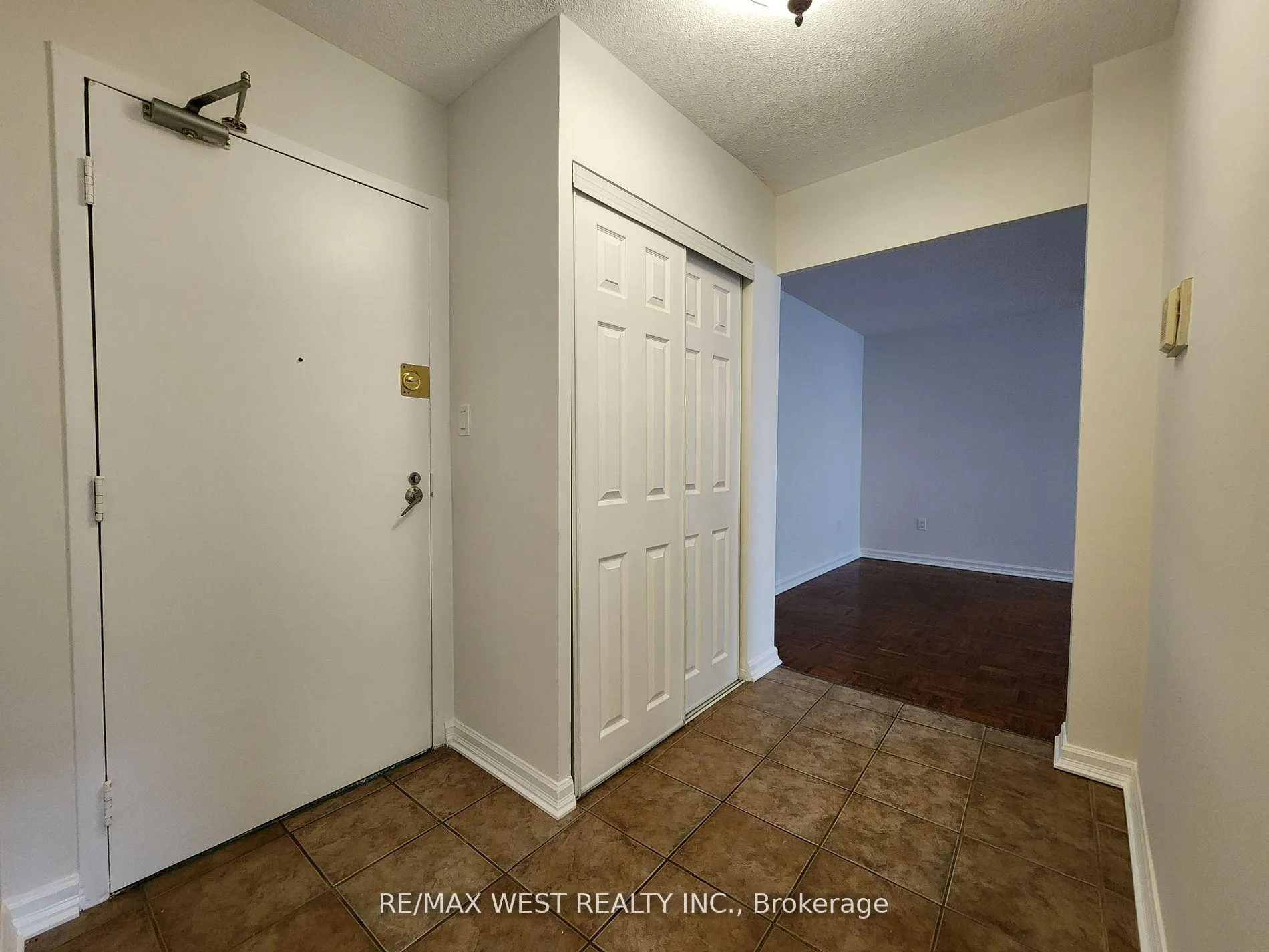 Photo 5 of Unit 1006, 10 Edgecliff Golfway, Toronto, Flemingdon Park — HOMEH