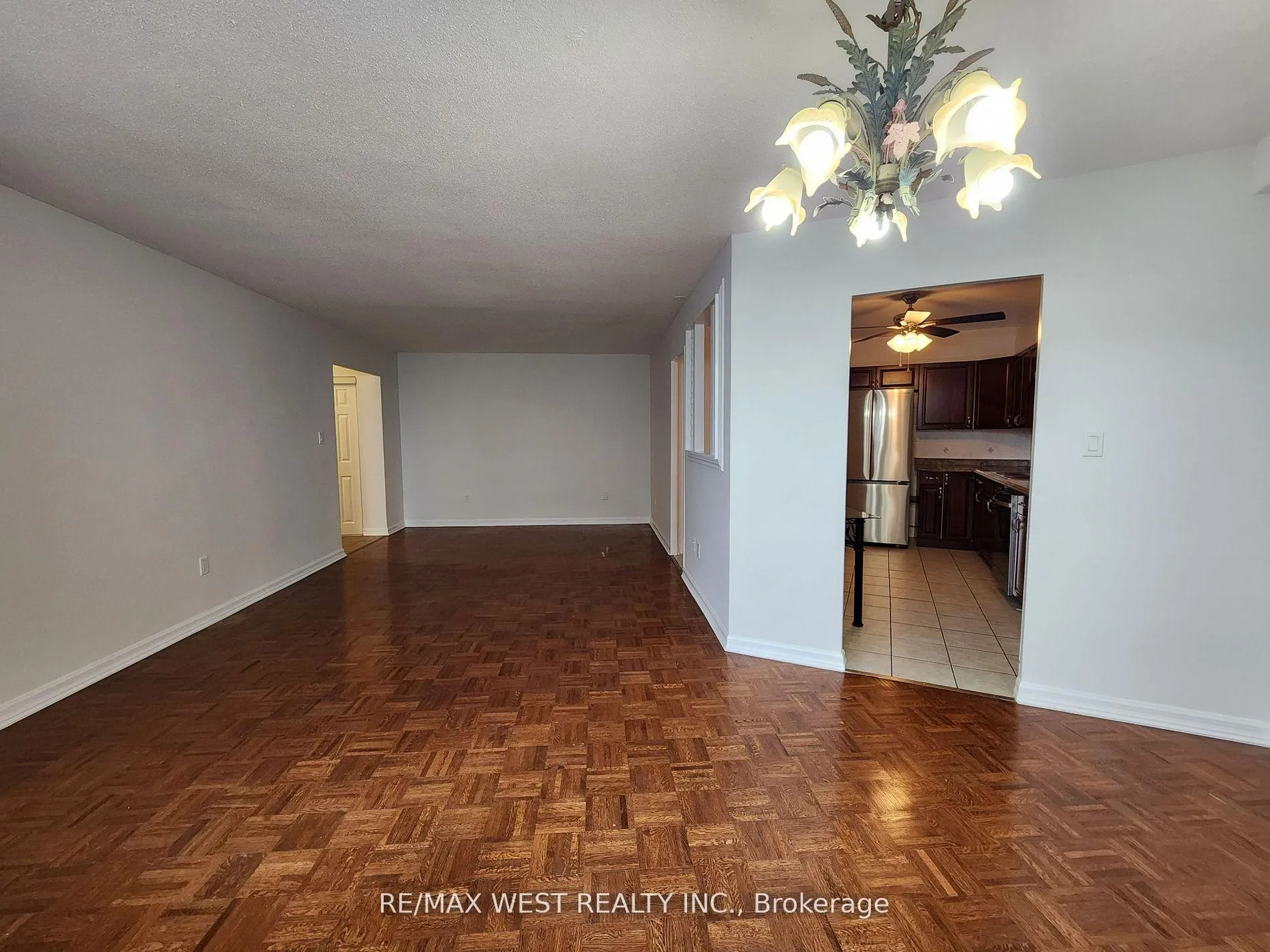 Photo 6 of Unit 1006, 10 Edgecliff Golfway, Toronto, Flemingdon Park — HOMEH