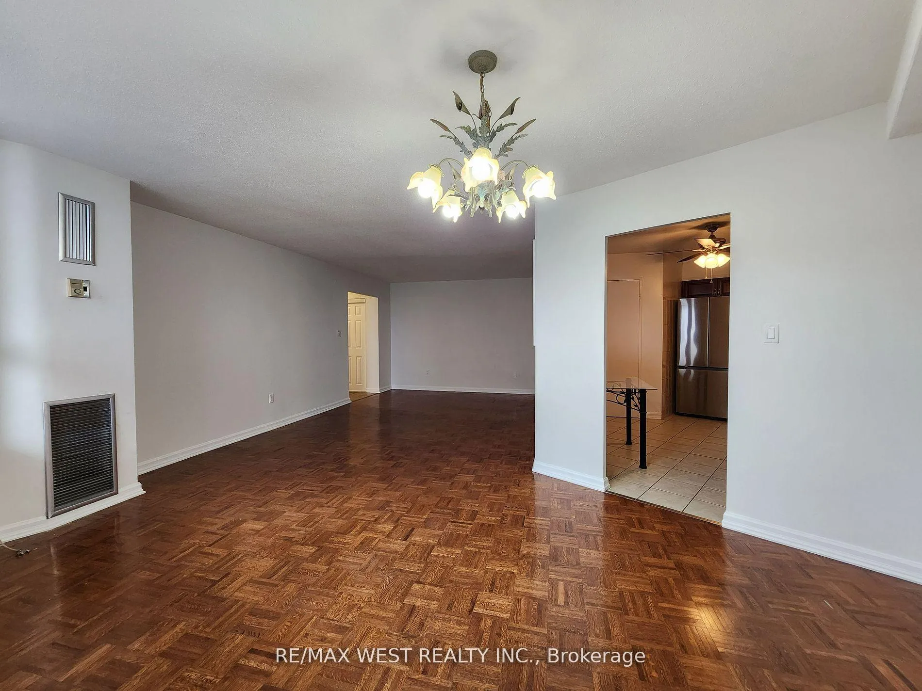 Photo 7 of Unit 1006, 10 Edgecliff Golfway, Toronto, Flemingdon Park — HOMEH