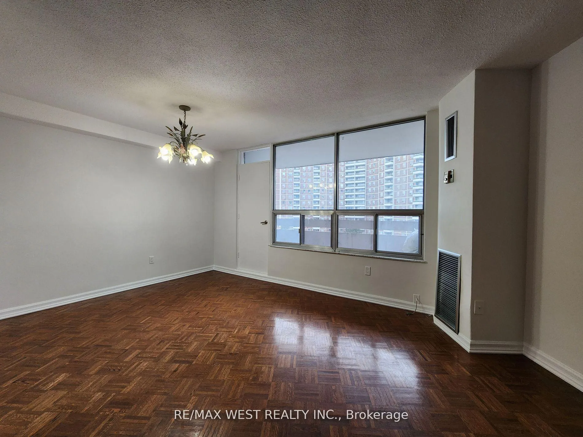 Photo 9 of Unit 1006, 10 Edgecliff Golfway, Toronto, Flemingdon Park — HOMEH
