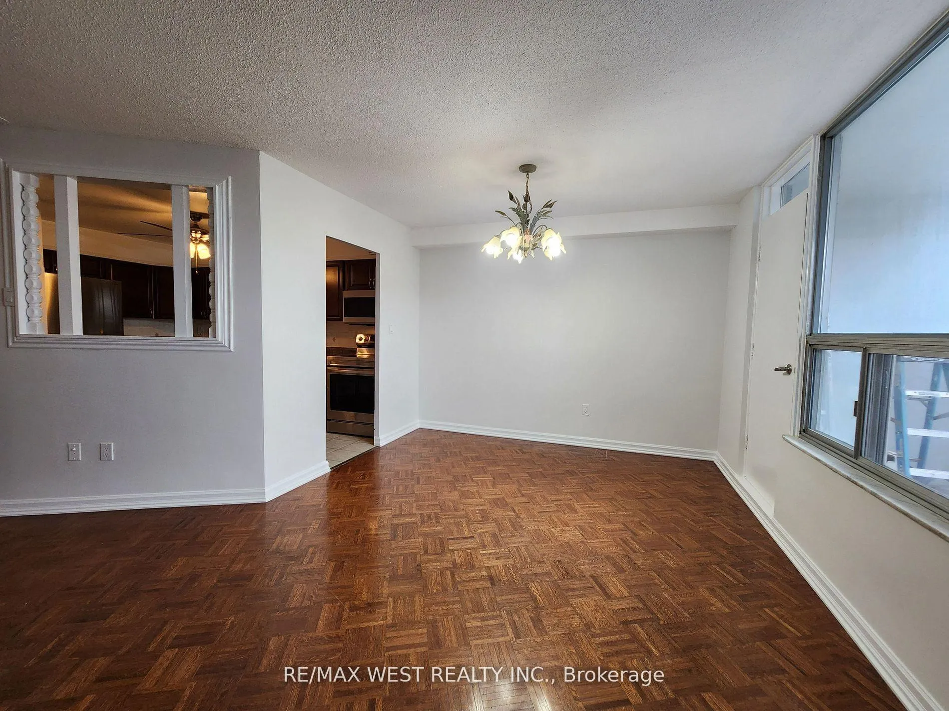 Photo 10 of Unit 1006, 10 Edgecliff Golfway, Toronto, Flemingdon Park — HOMEH