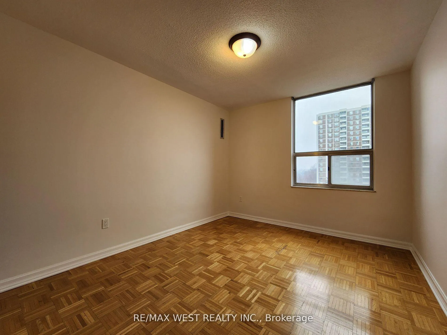 Photo 18 of Unit 1006, 10 Edgecliff Golfway, Toronto, Flemingdon Park — HOMEH