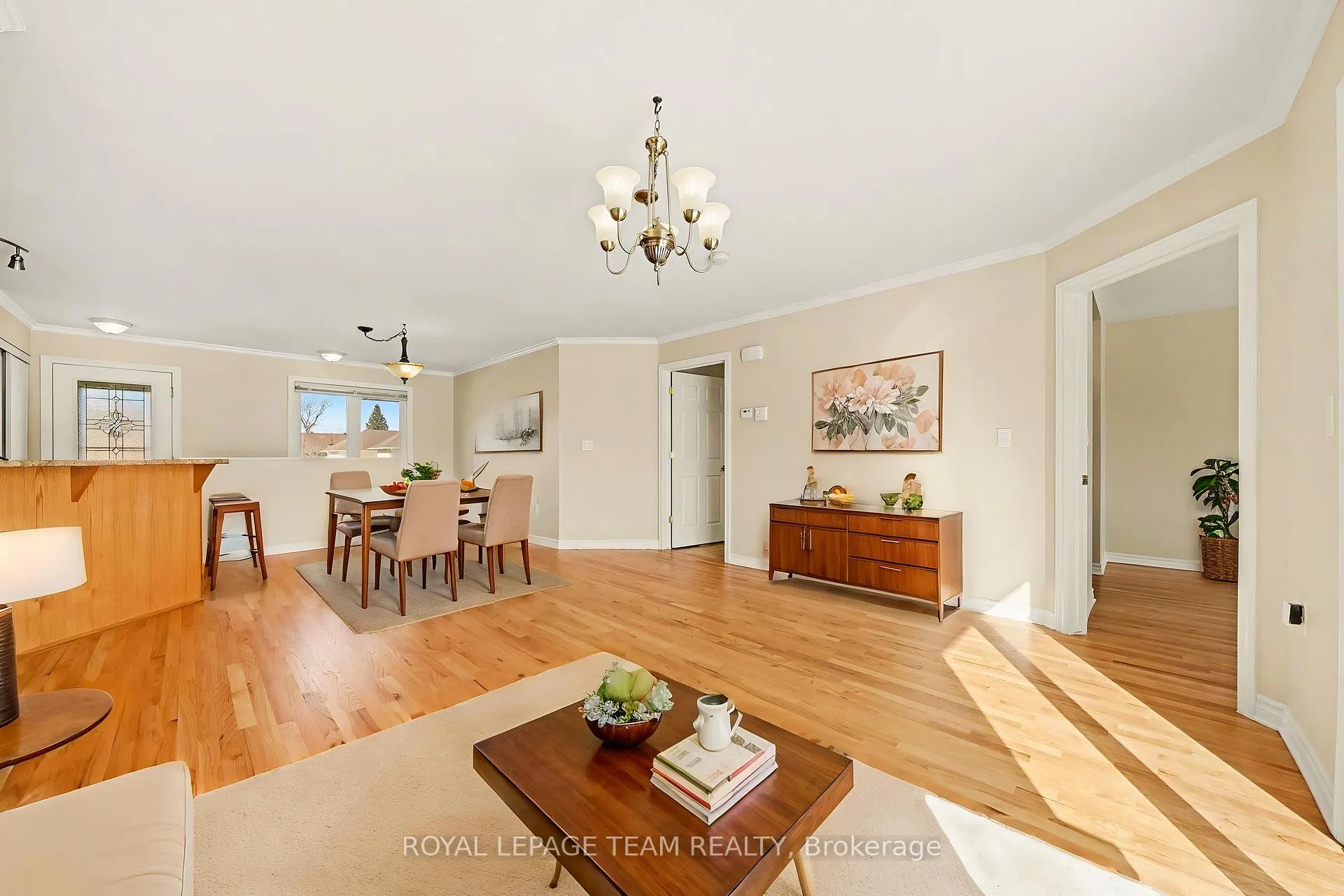 Photo 3 of 197 Oak Leaf Private, Ottawa, Richmond — HOMEH