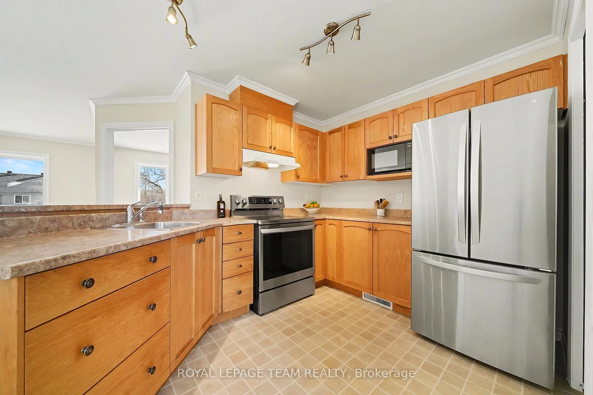 Photo 6 of 197 Oak Leaf Private, Ottawa, Richmond — HOMEH