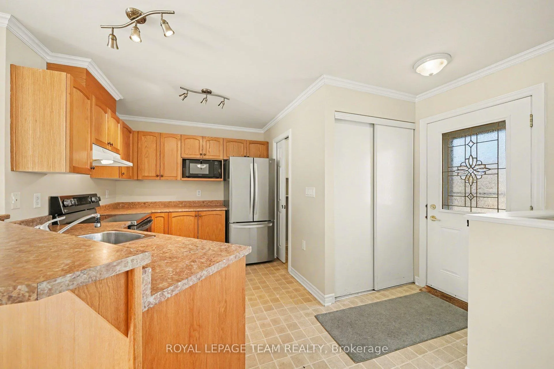 Photo 7 of 197 Oak Leaf Private, Ottawa, Richmond — HOMEH