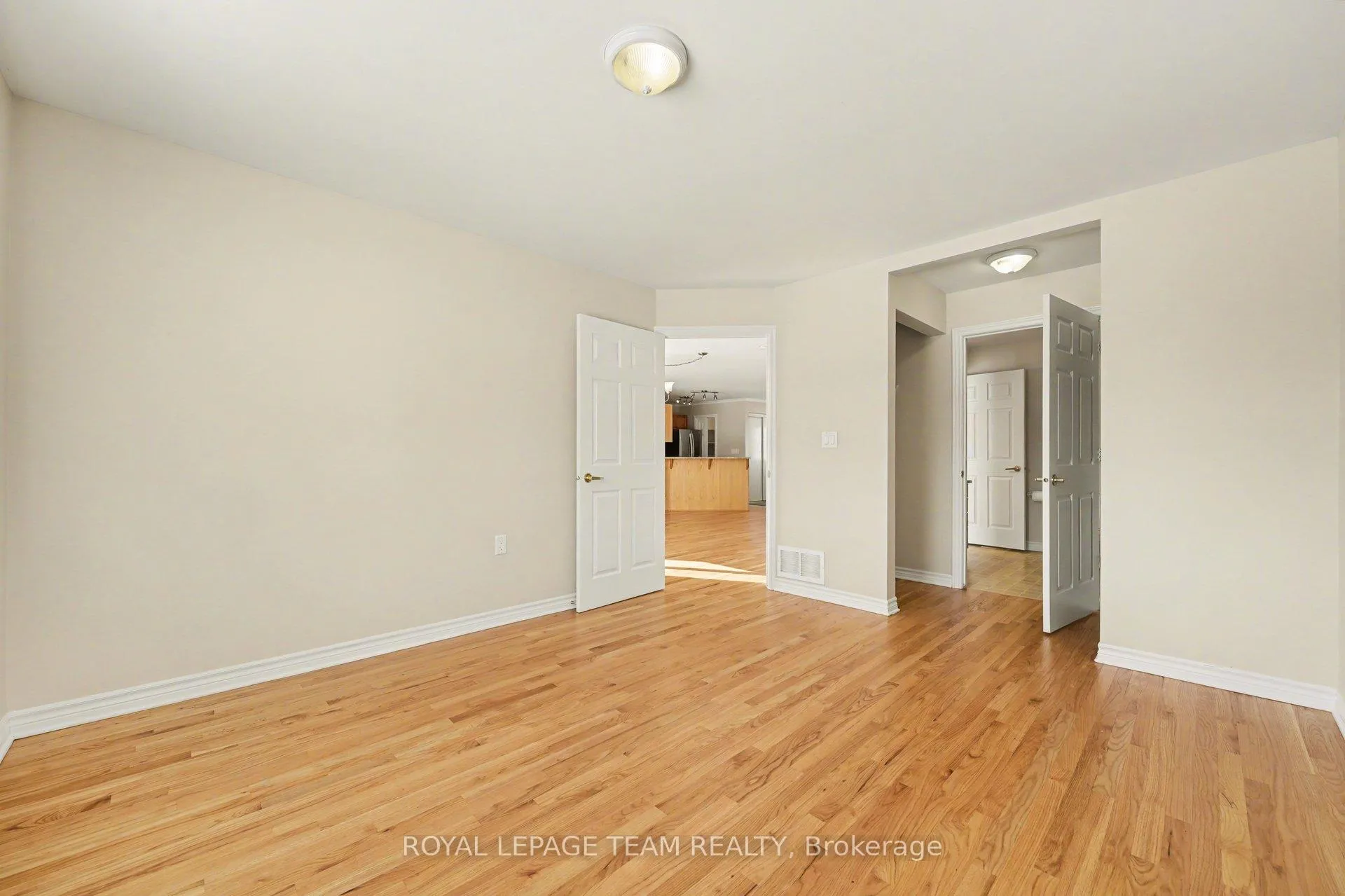 Photo 9 of 197 Oak Leaf Private, Ottawa, Richmond — HOMEH